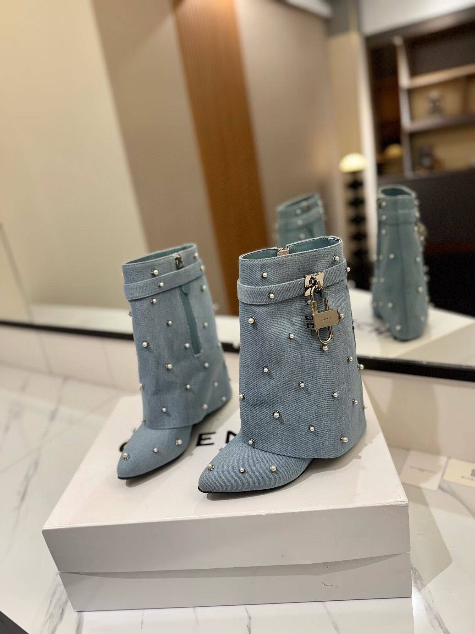 ua G1uenchy boots