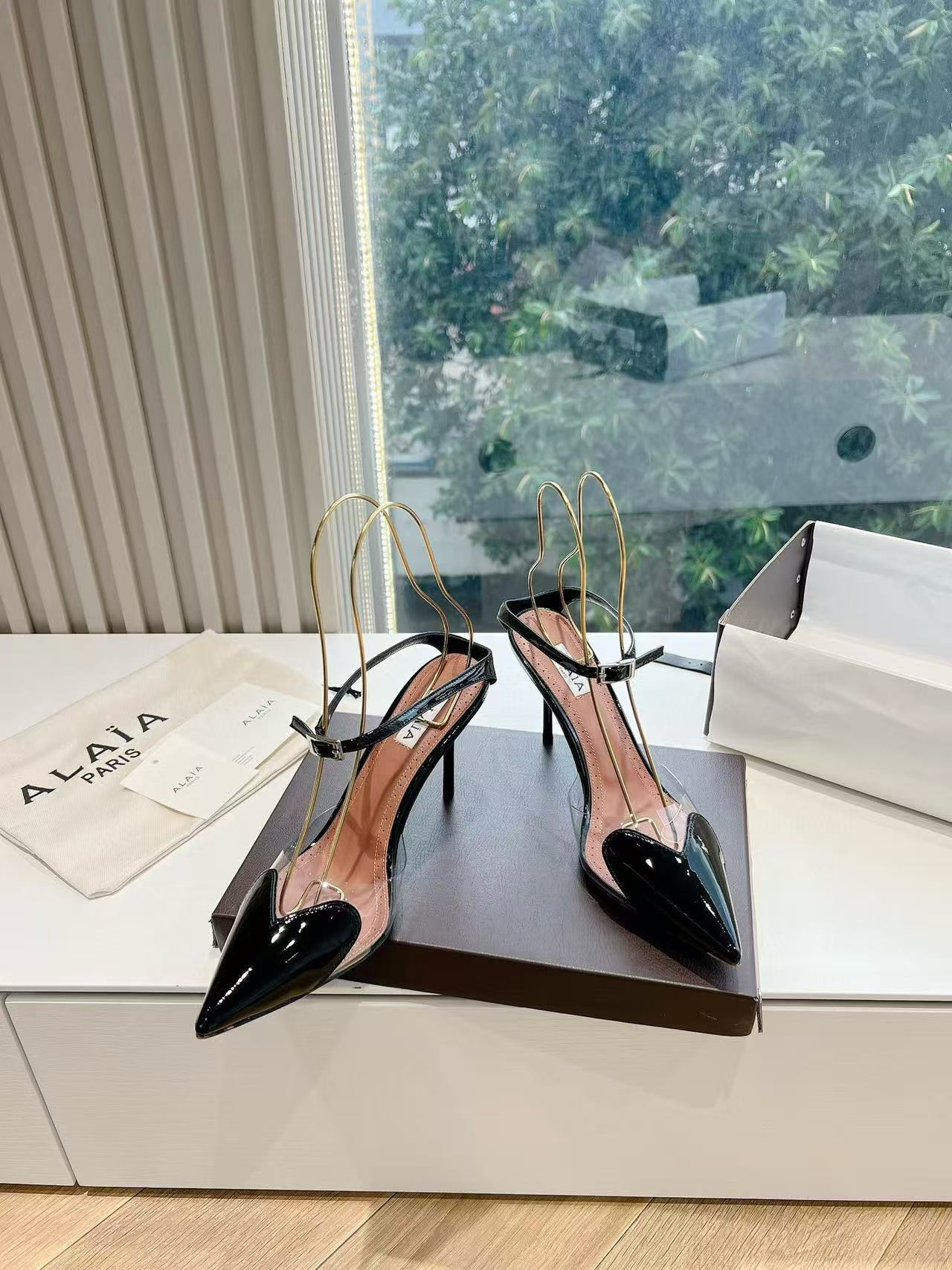 UA A1a1a Patent Heart-Toe Stiletto Pumps