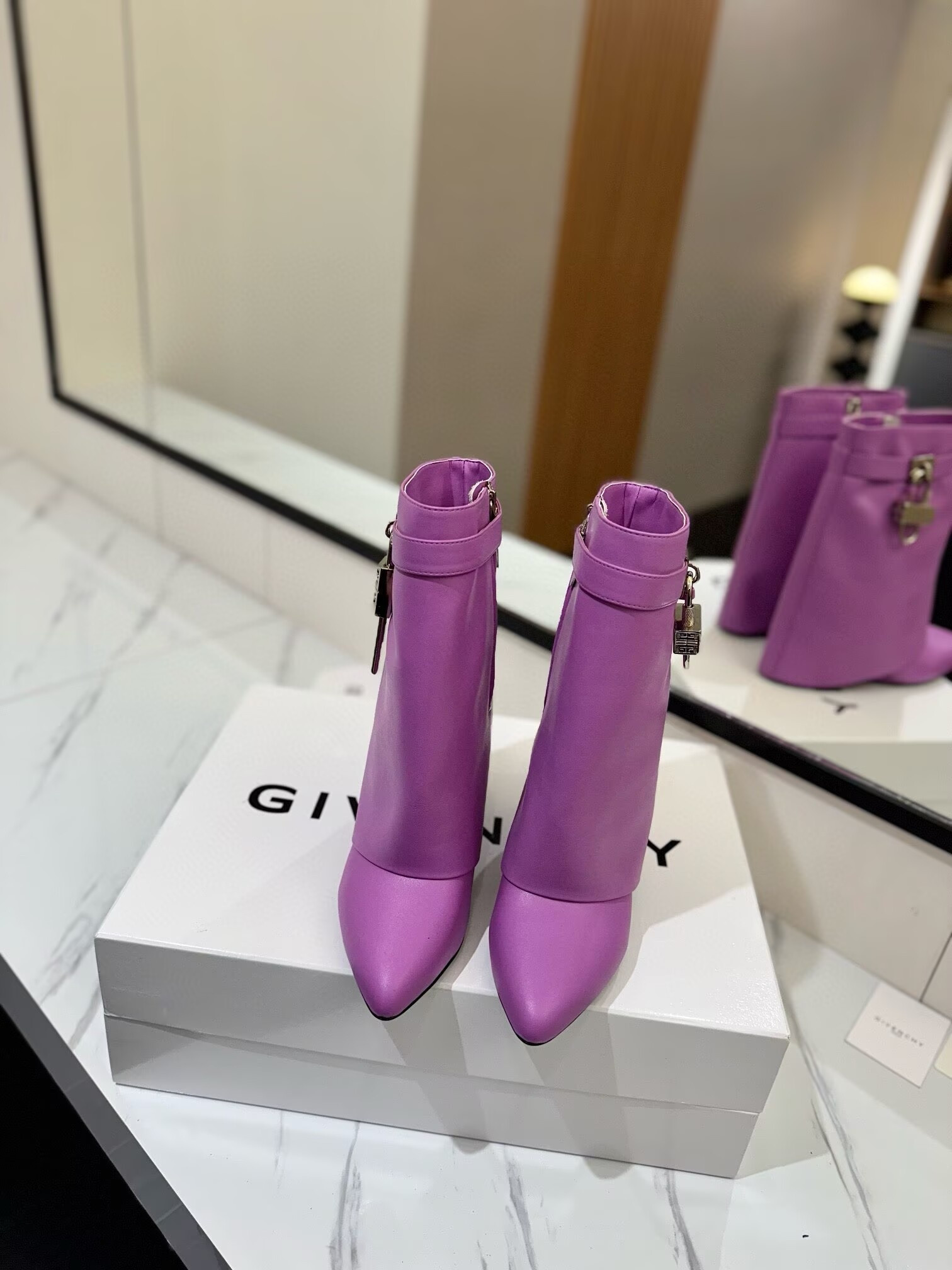 ua G1uenchy boots