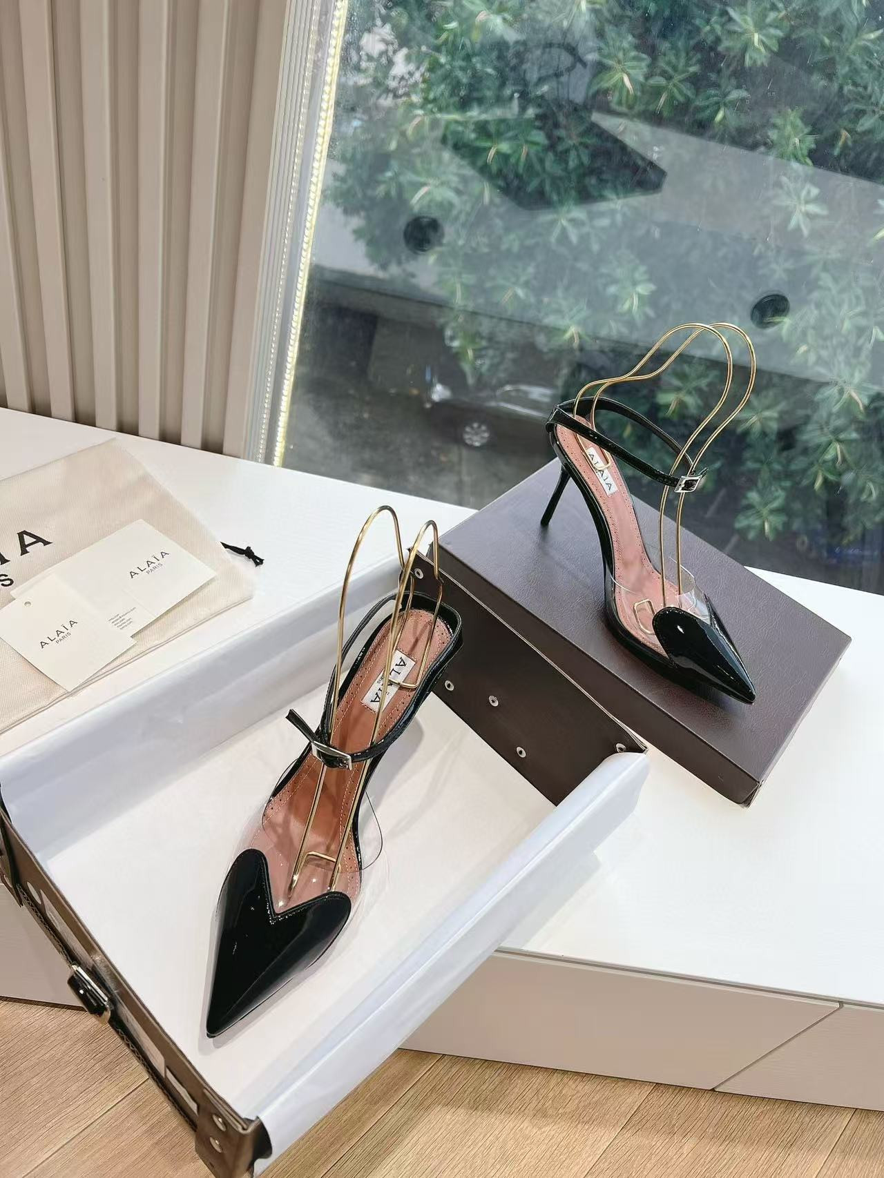 UA A1a1a Patent Heart-Toe Stiletto Pumps