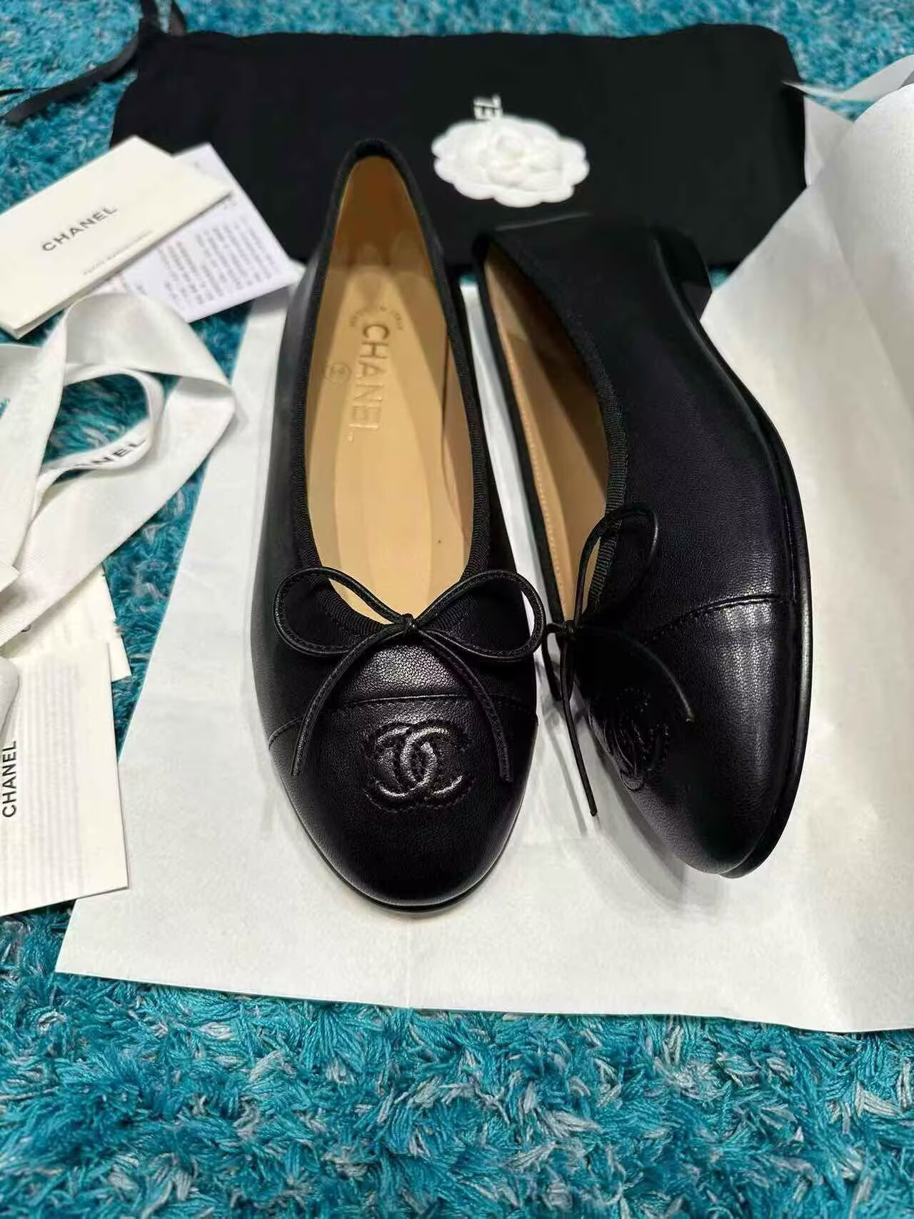ua Ch*el ballet flats