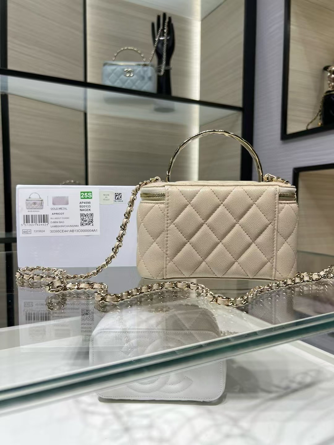 Ch*el clutch with chain ap4590 17x9.5x8cm