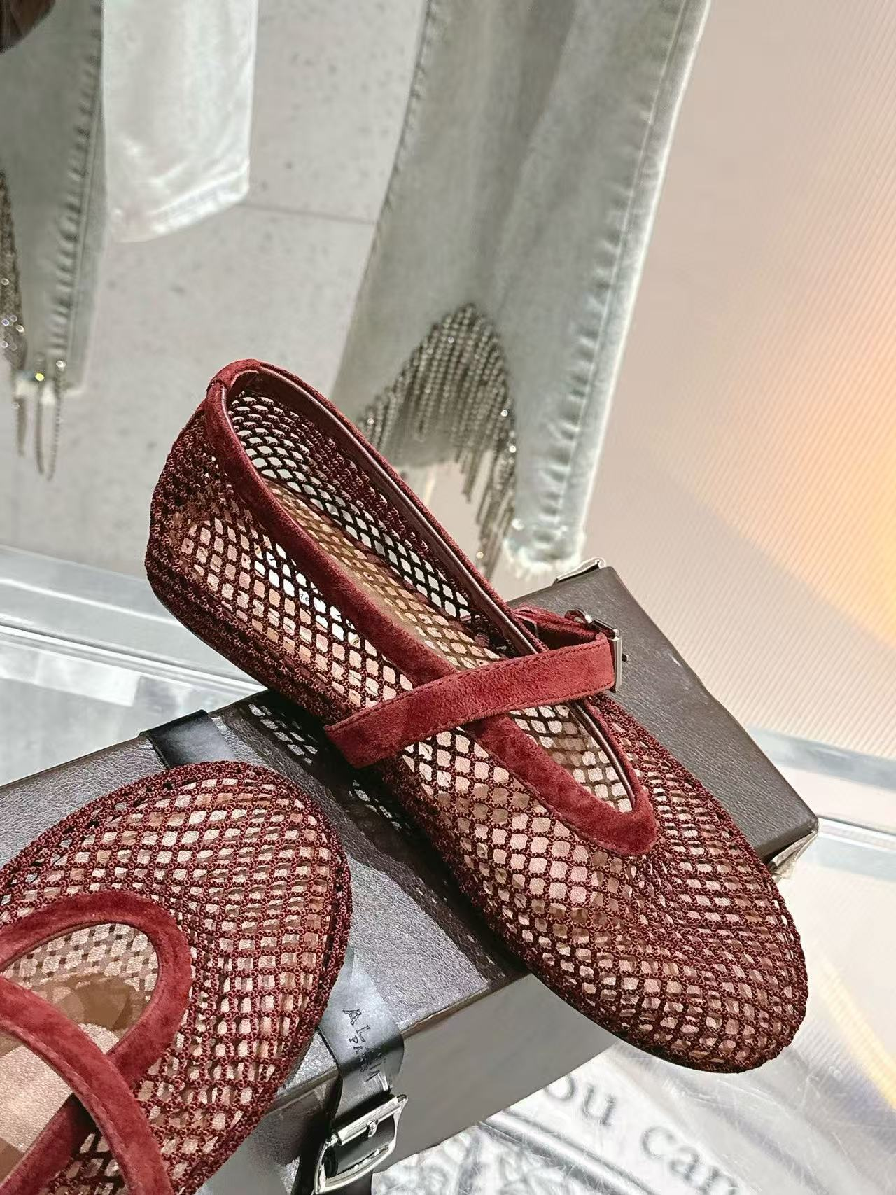 UA A1a1a BALLET FLATS IN FISHNET