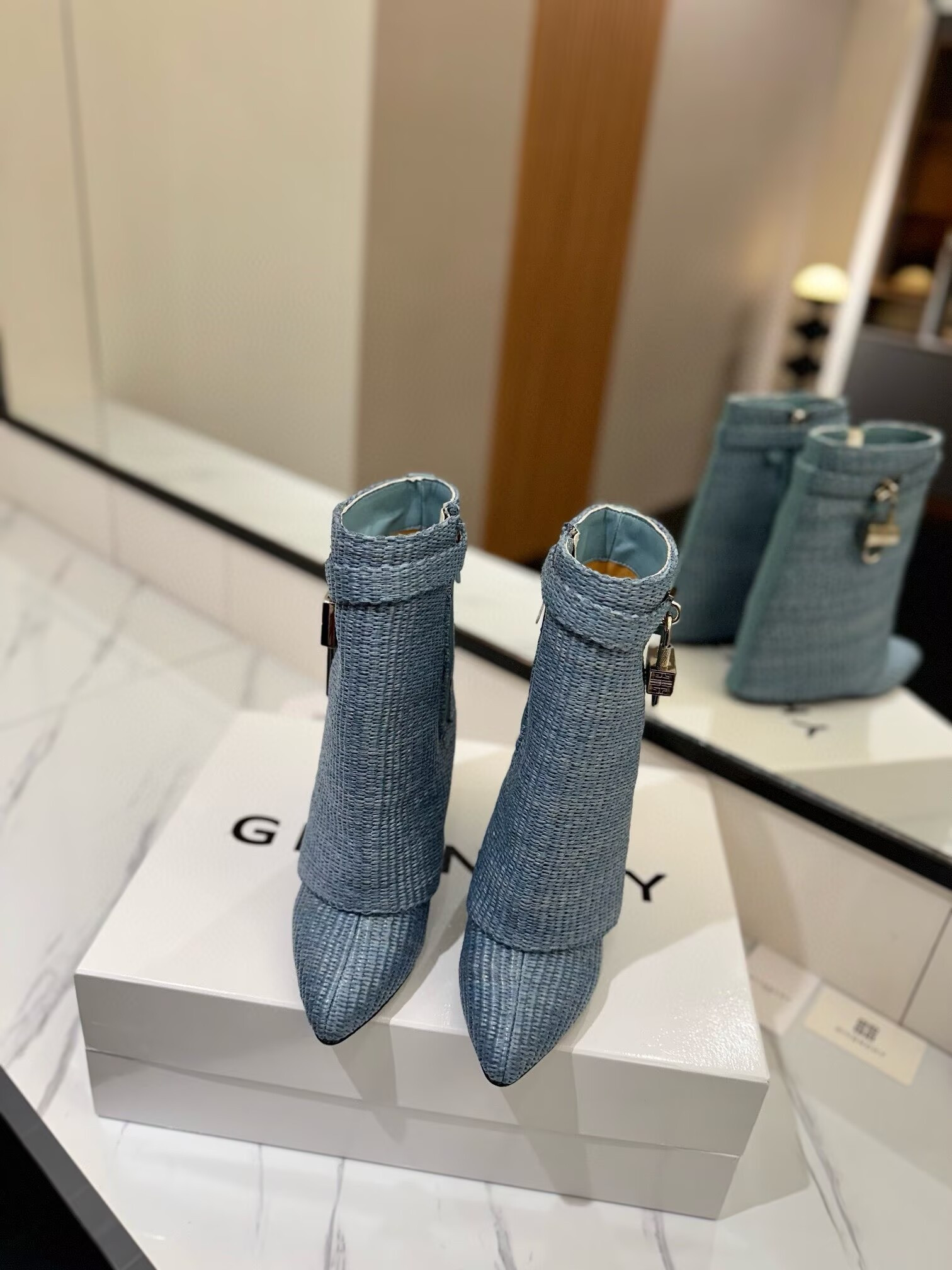 ua G1uenchy boots