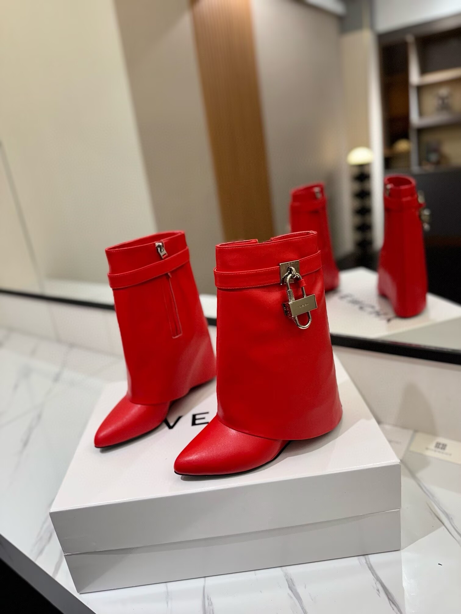 ua G1uenchy boots