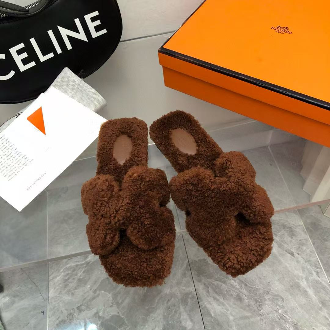 UA Hermès Oran sandal