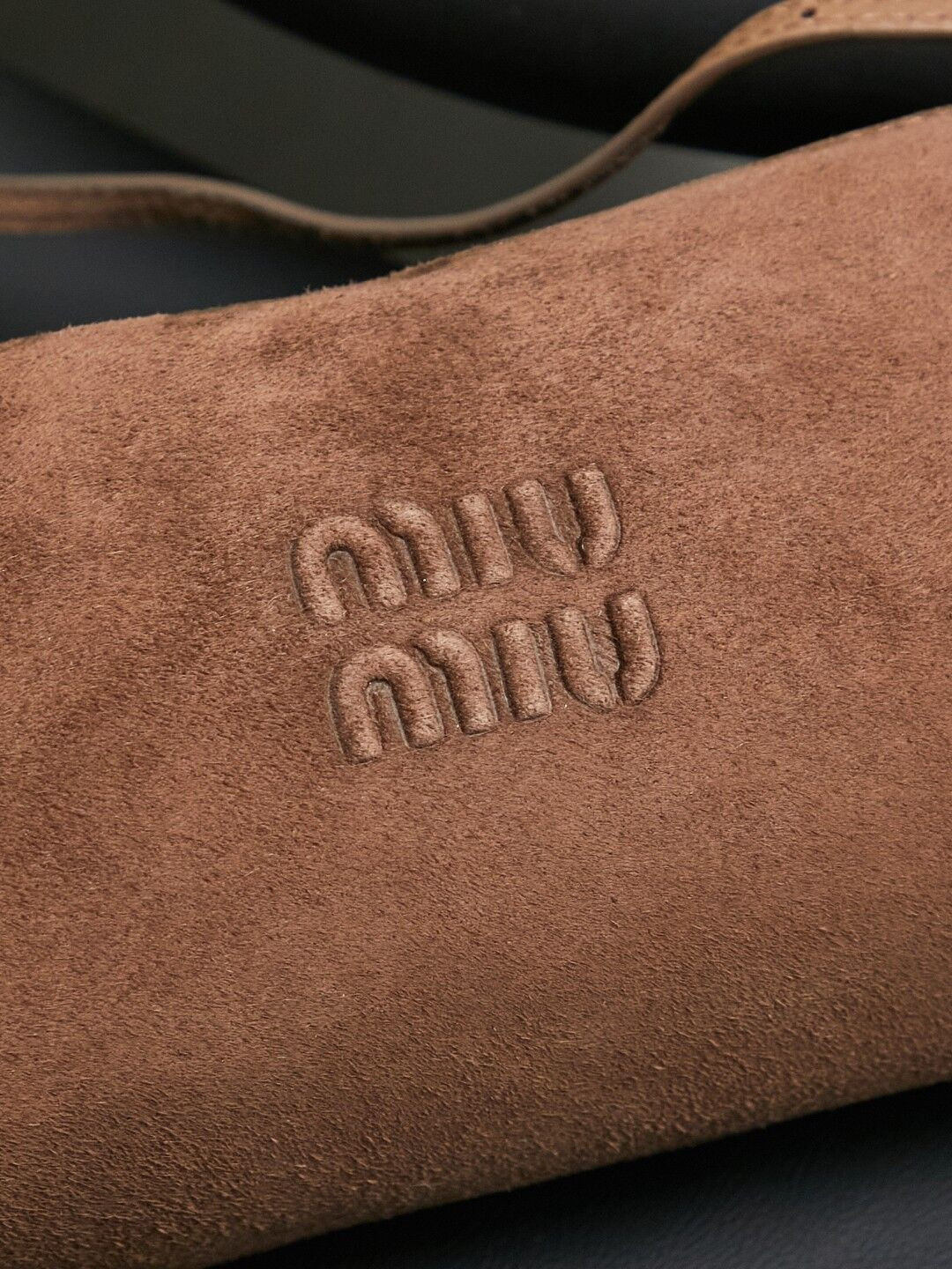 M1v M1v suede pouch 22x9x9cm