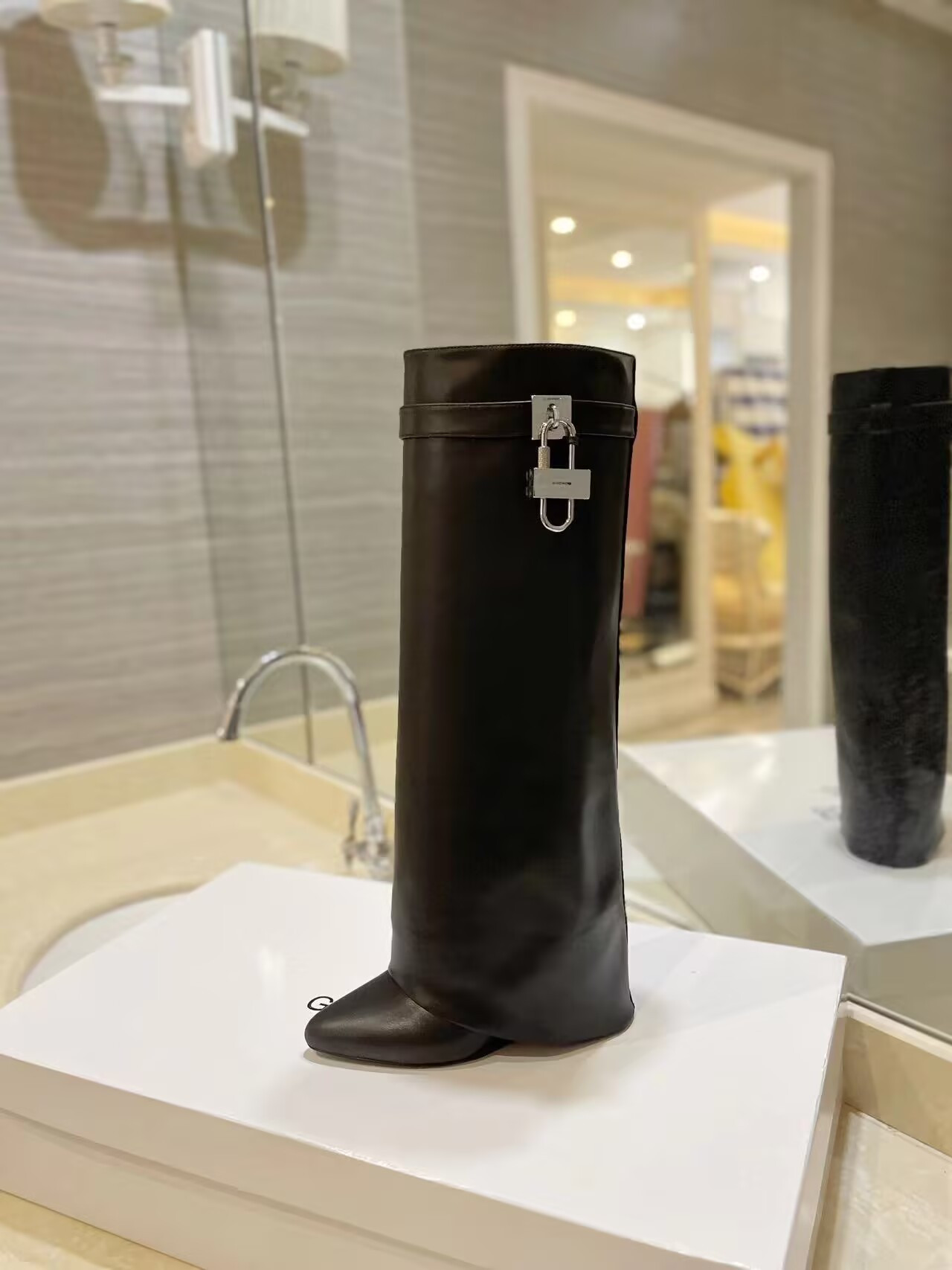 ua G1uenchy shark lock boots in leather