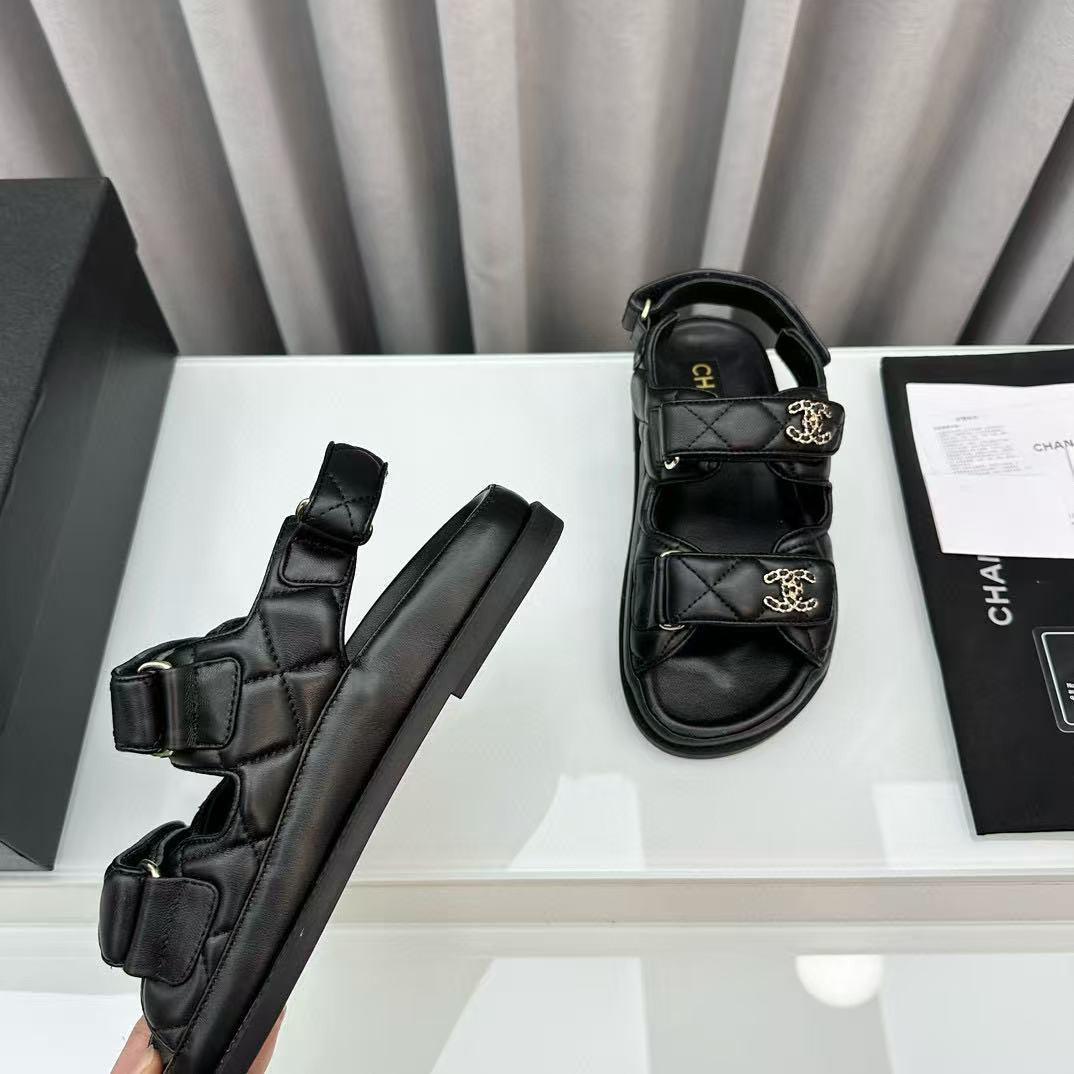 ua Ch*el sandals