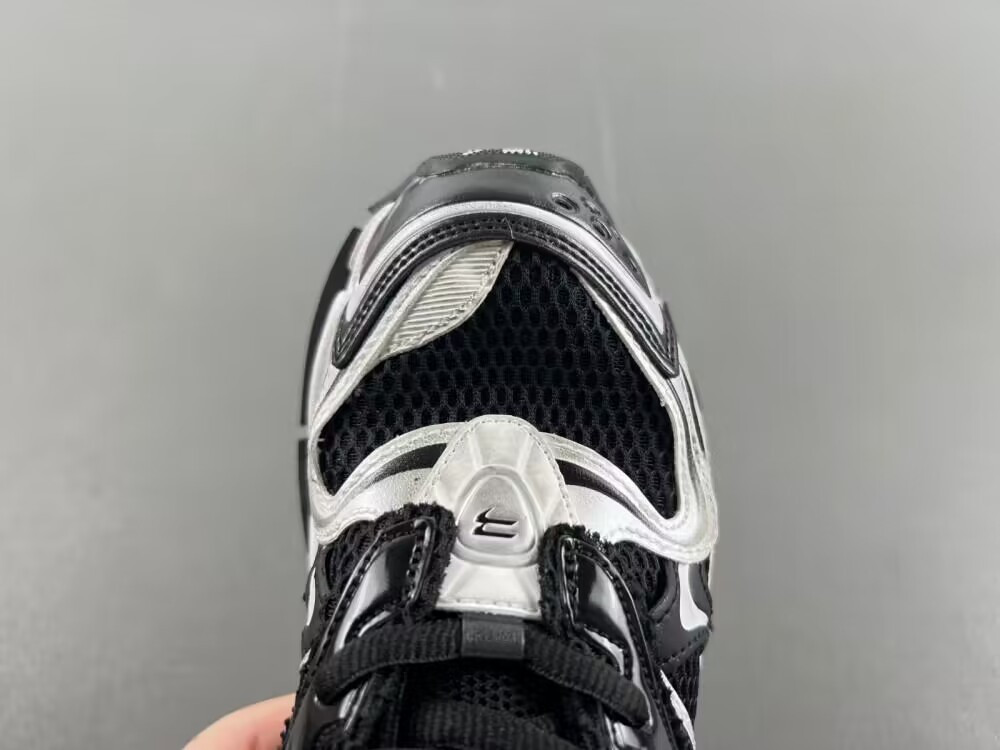 ua Ba*len*cia*ga runner black white