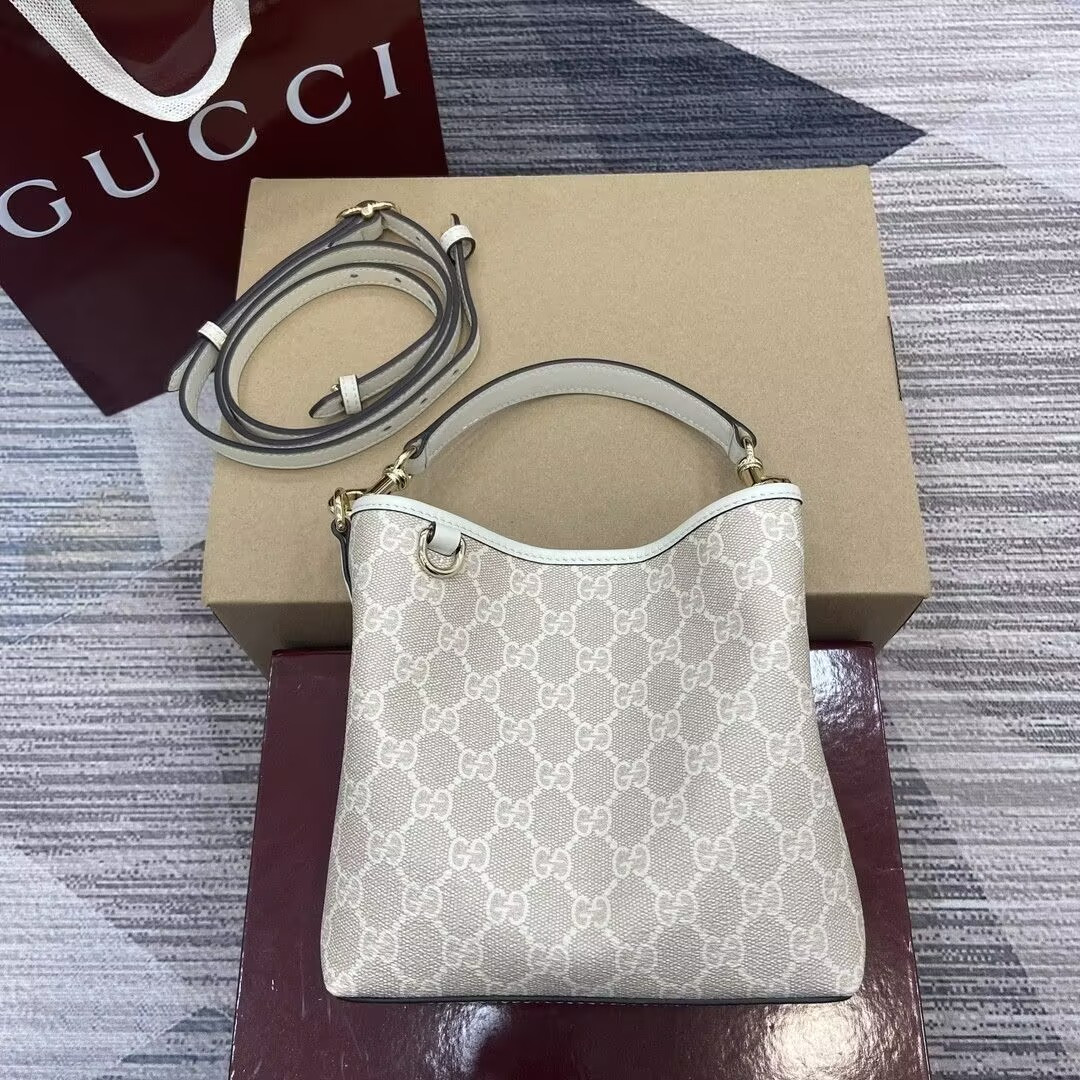 G*u*i mini emblem 19x18x11cm