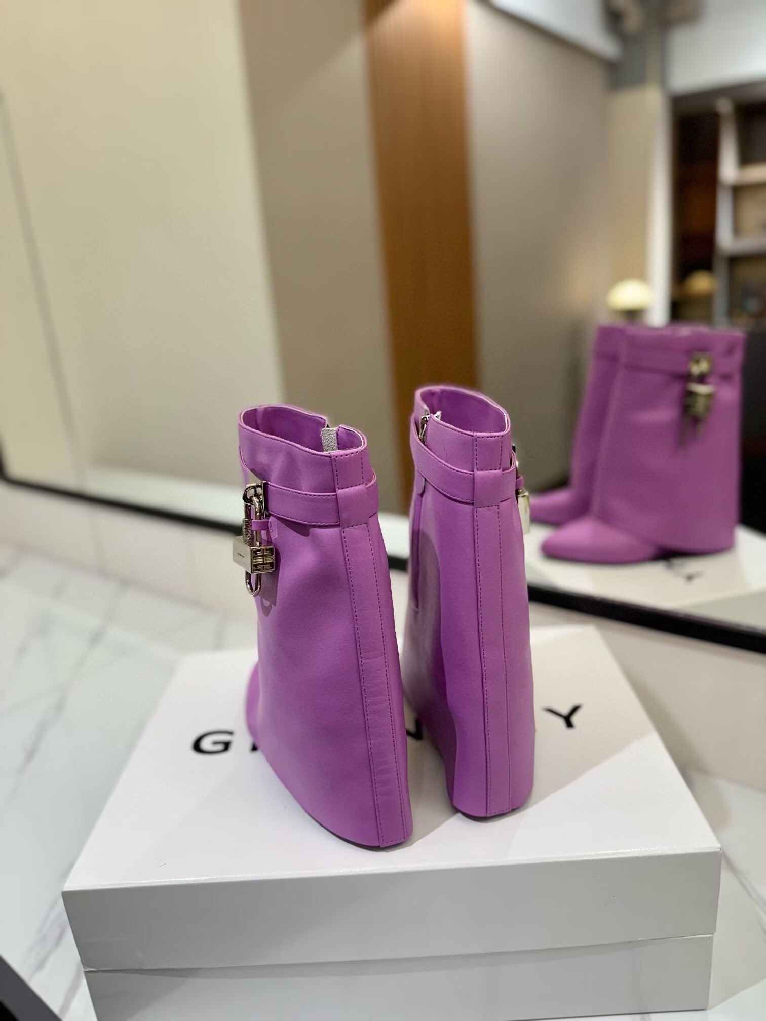 ua G1uenchy boots