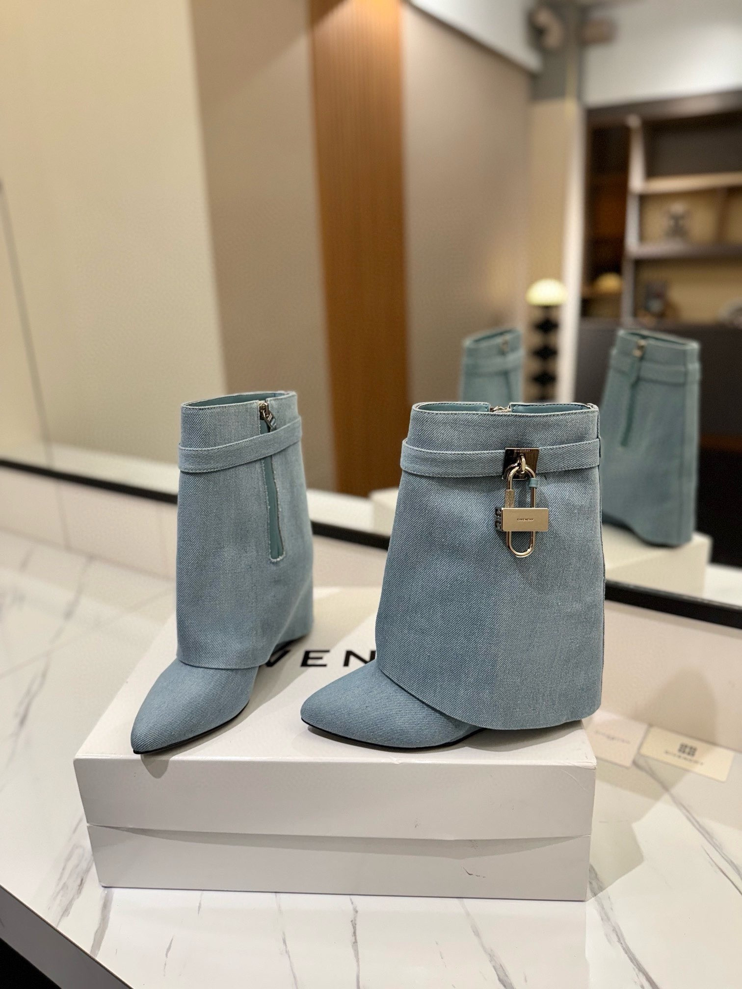ua G1uenchy boots