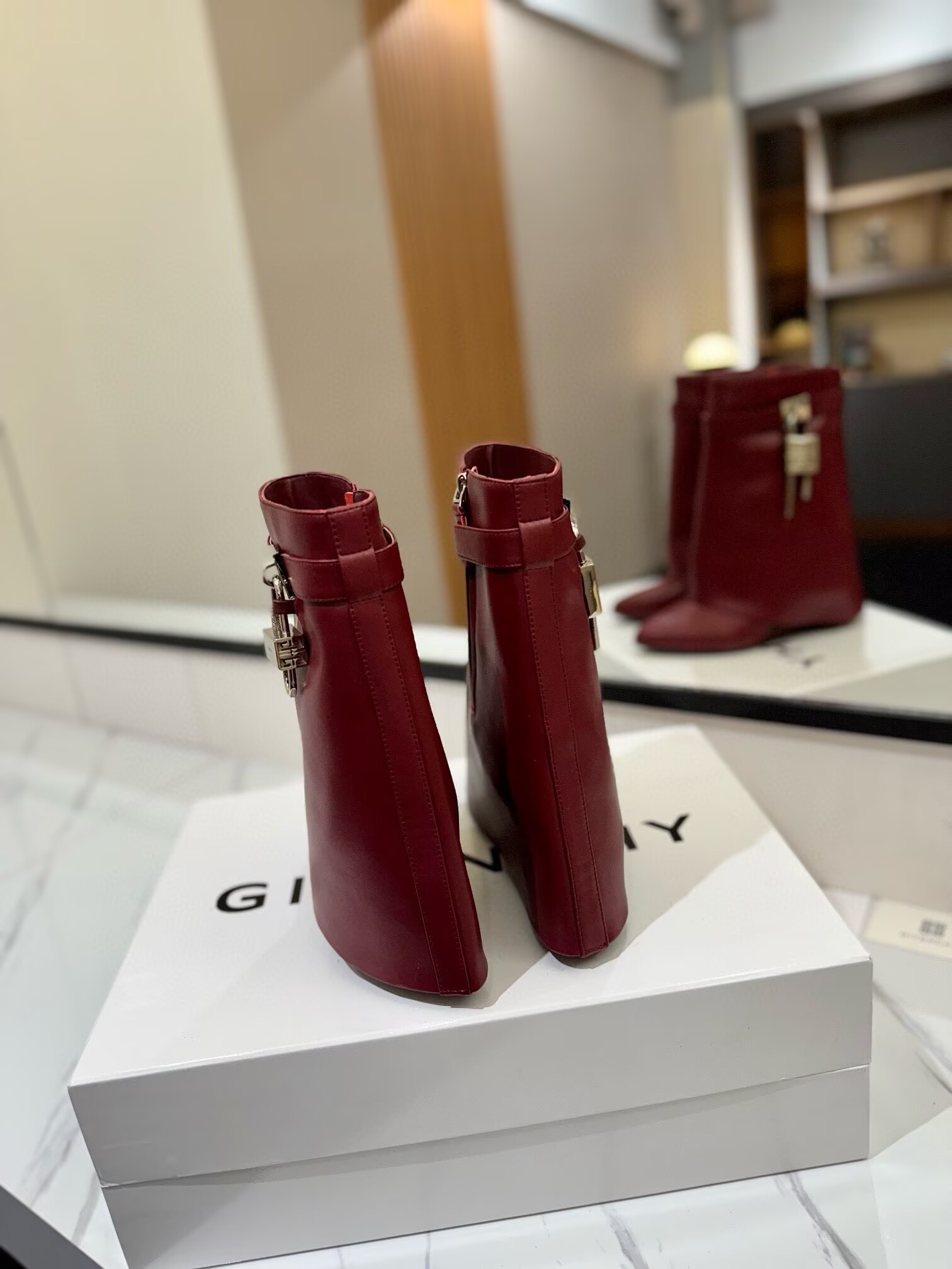 ua G1uenchy boots