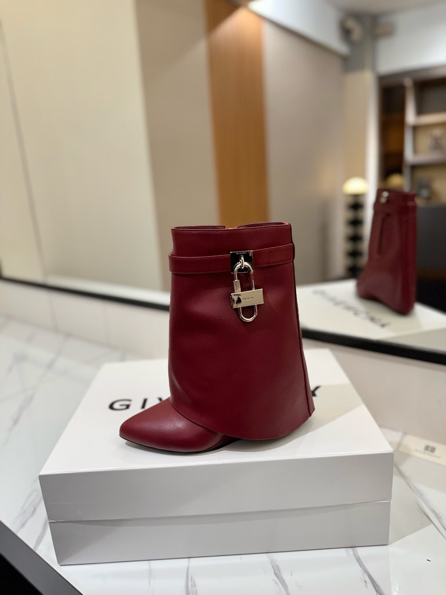 ua G1uenchy boots