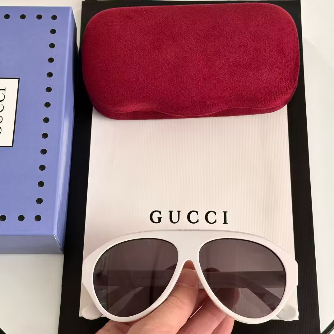 G*u*i glasses
