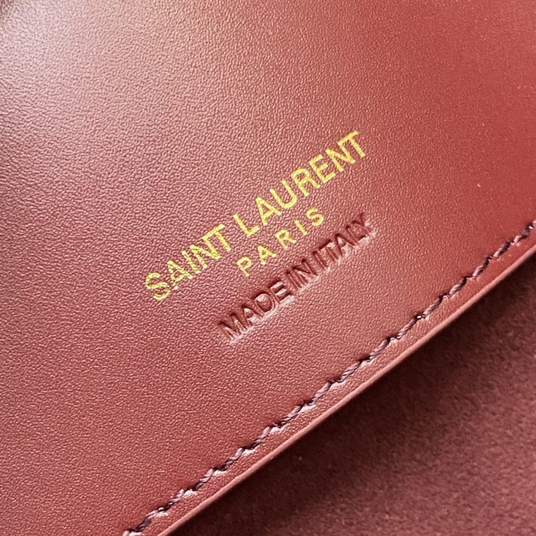 Y*L le 37 in shiny leather 26x20x12cm