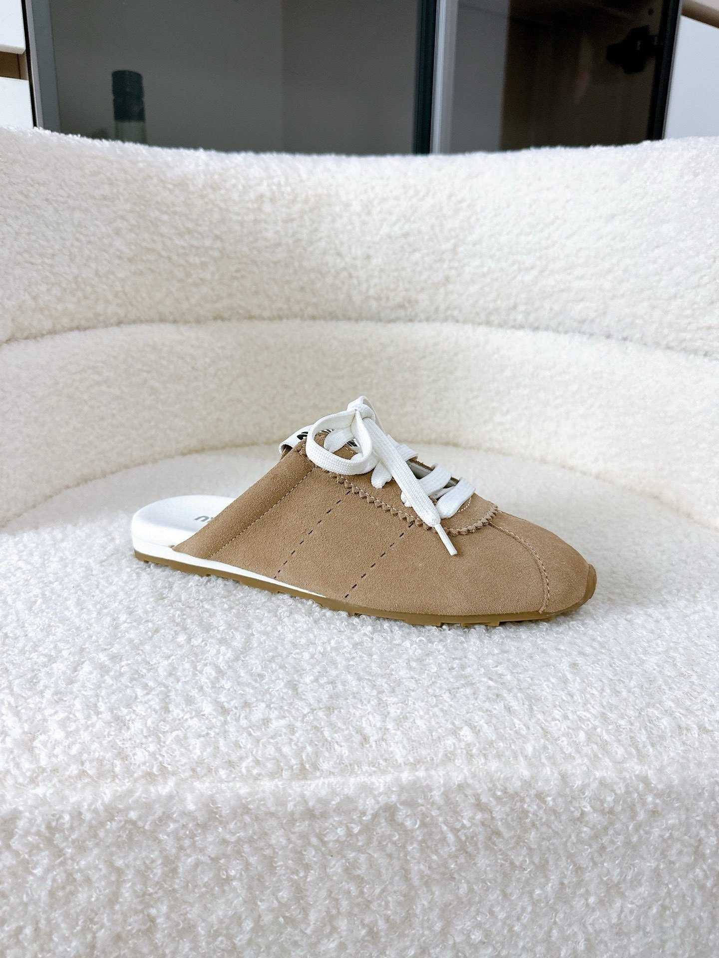 ua M1v M1v plume suede mules