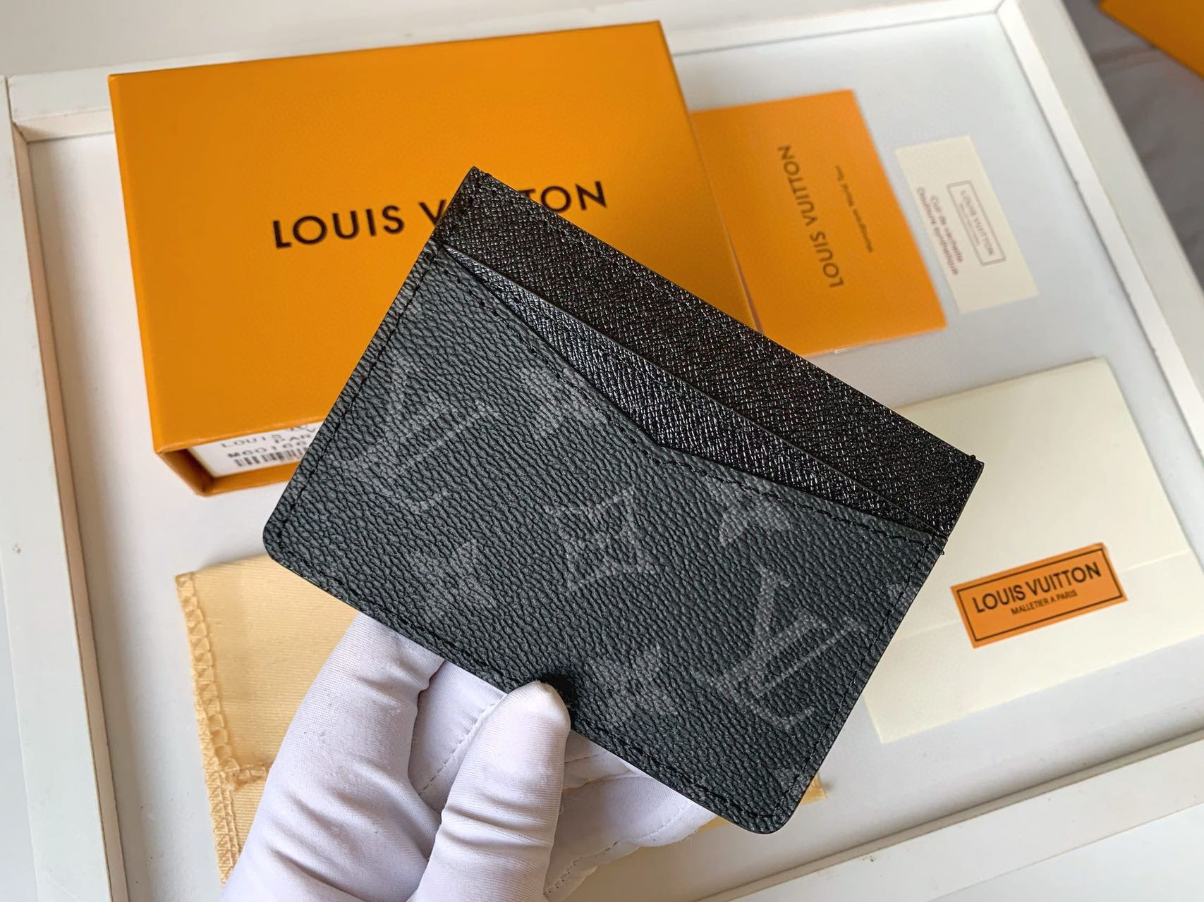 l0*is V*t0n lv card holder black 8x11cm