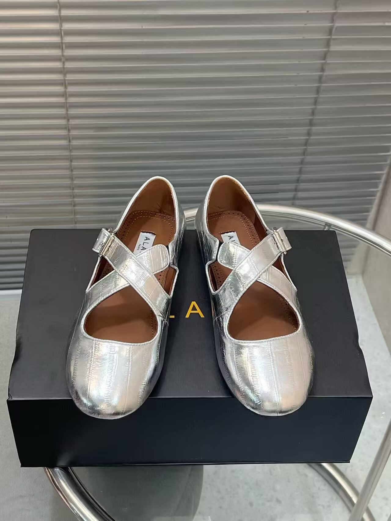 UA A1a1a CRISS CROSS BALLET FLATS