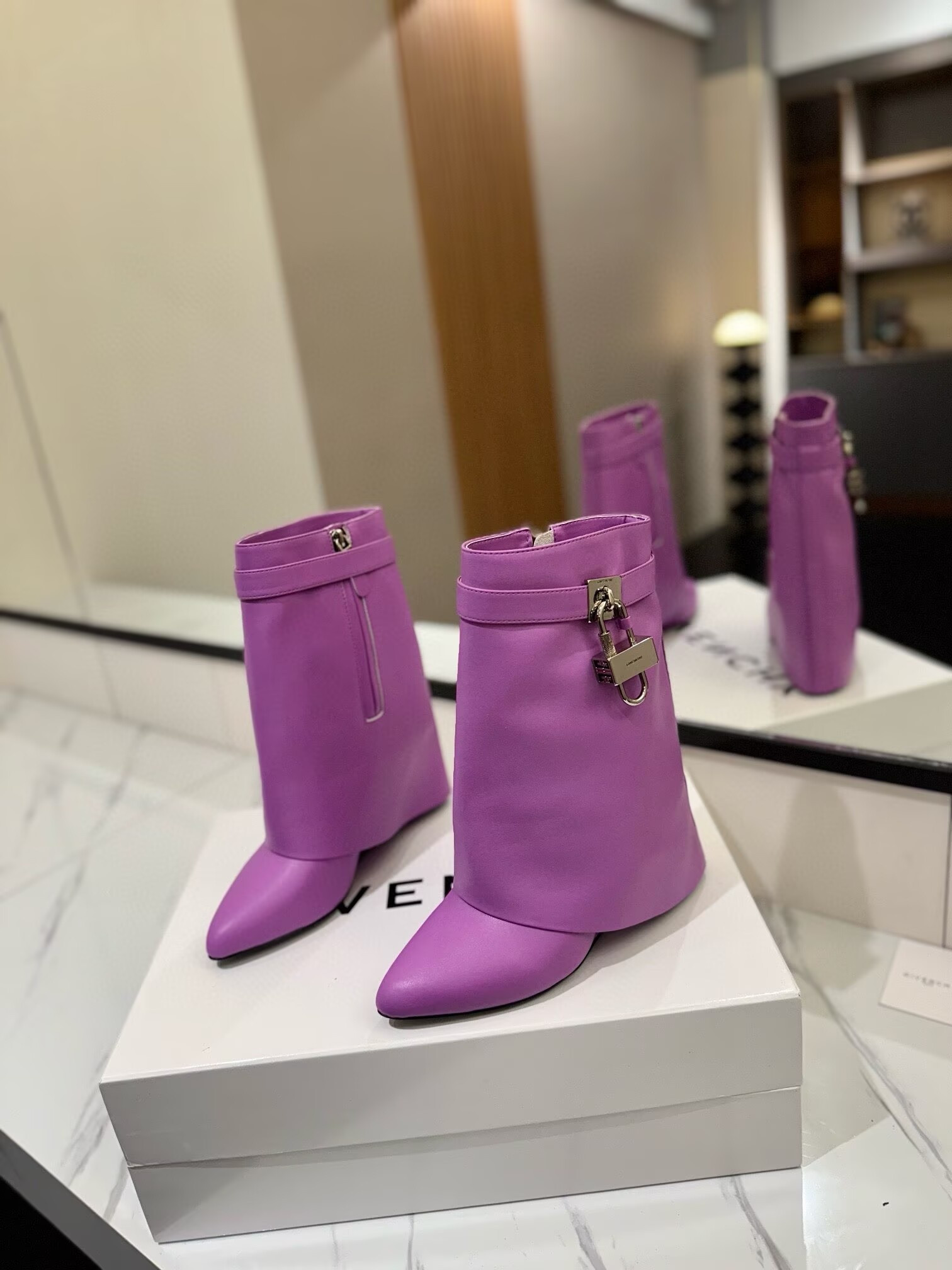ua G1uenchy boots