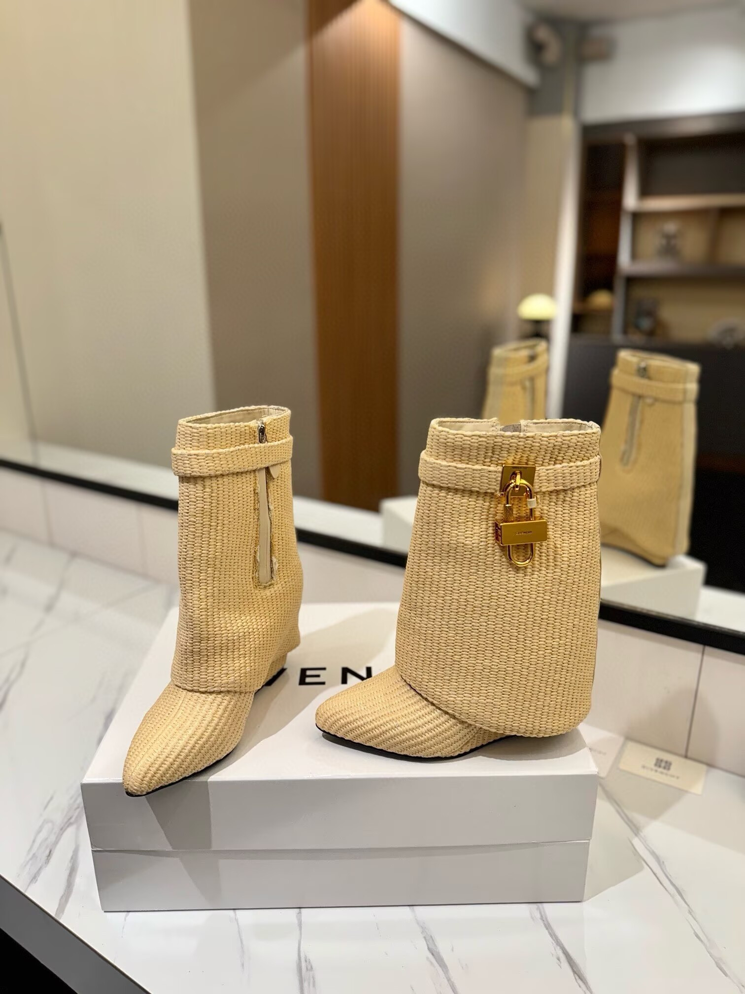 ua G1uenchy boots