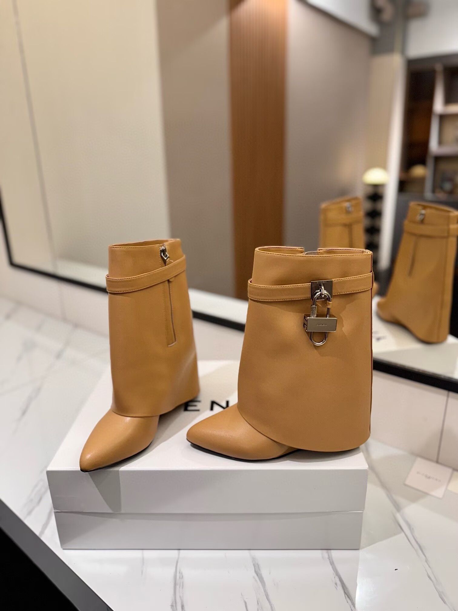 ua G1uenchy boots