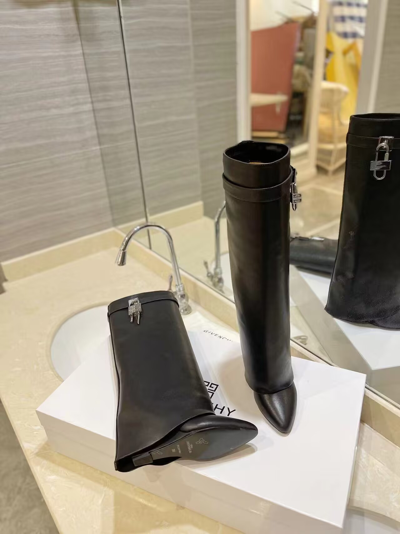 ua G1uenchy shark lock boots in leather