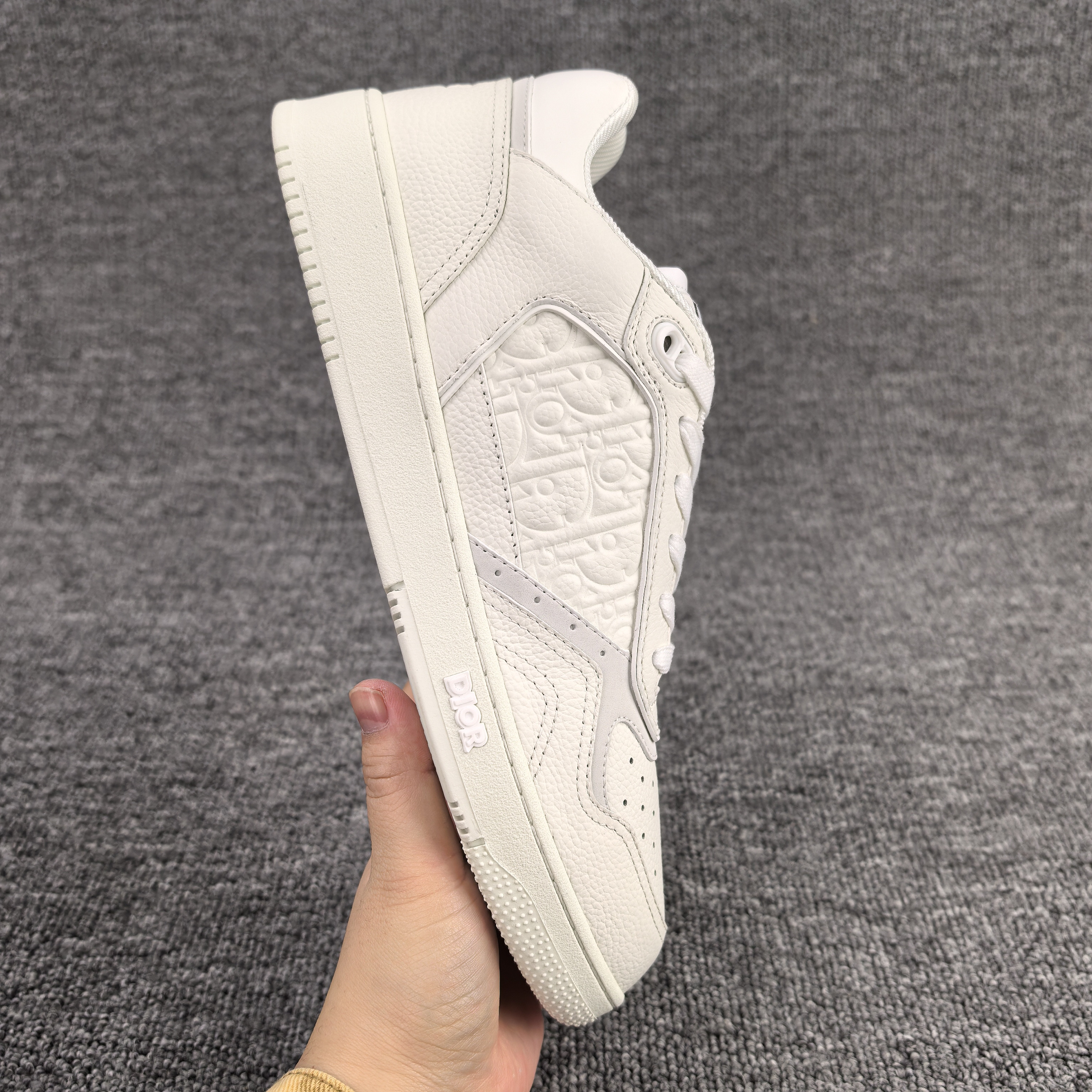 ua D*or sneaker