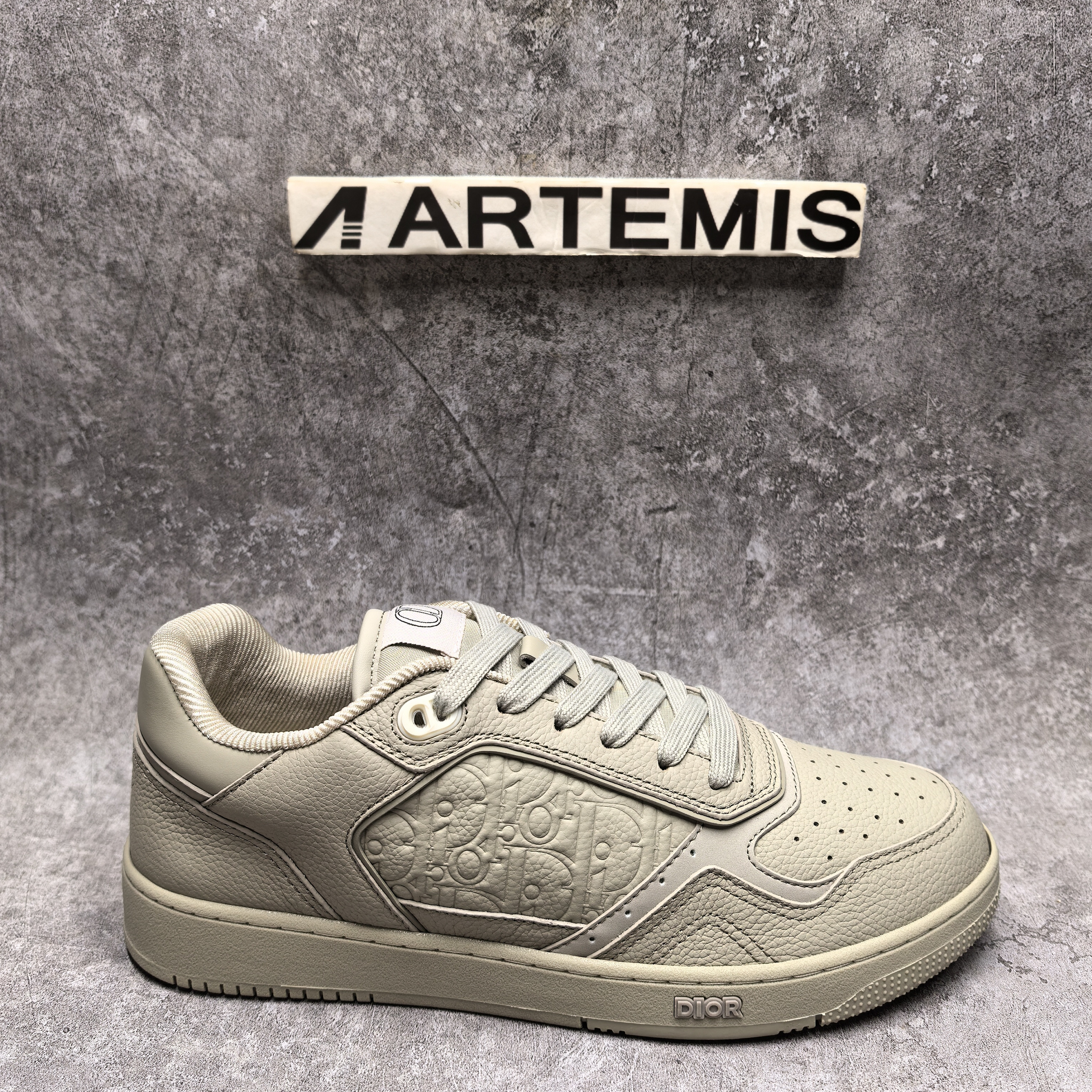ua D*or sneaker