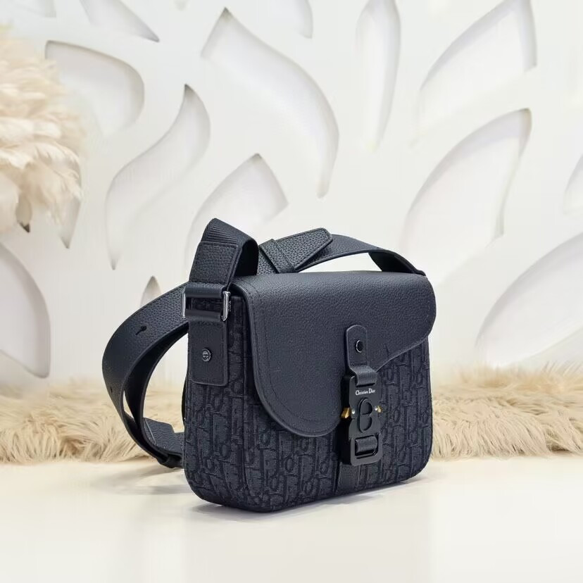 D*or saddle messenger bag with flap 23 x18 x6cm