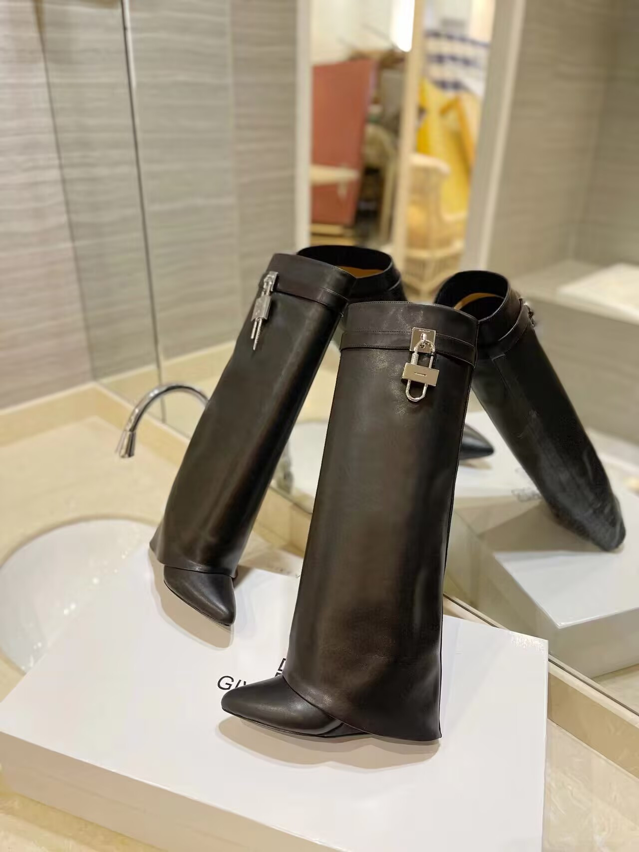 ua G1uenchy shark lock boots in leather