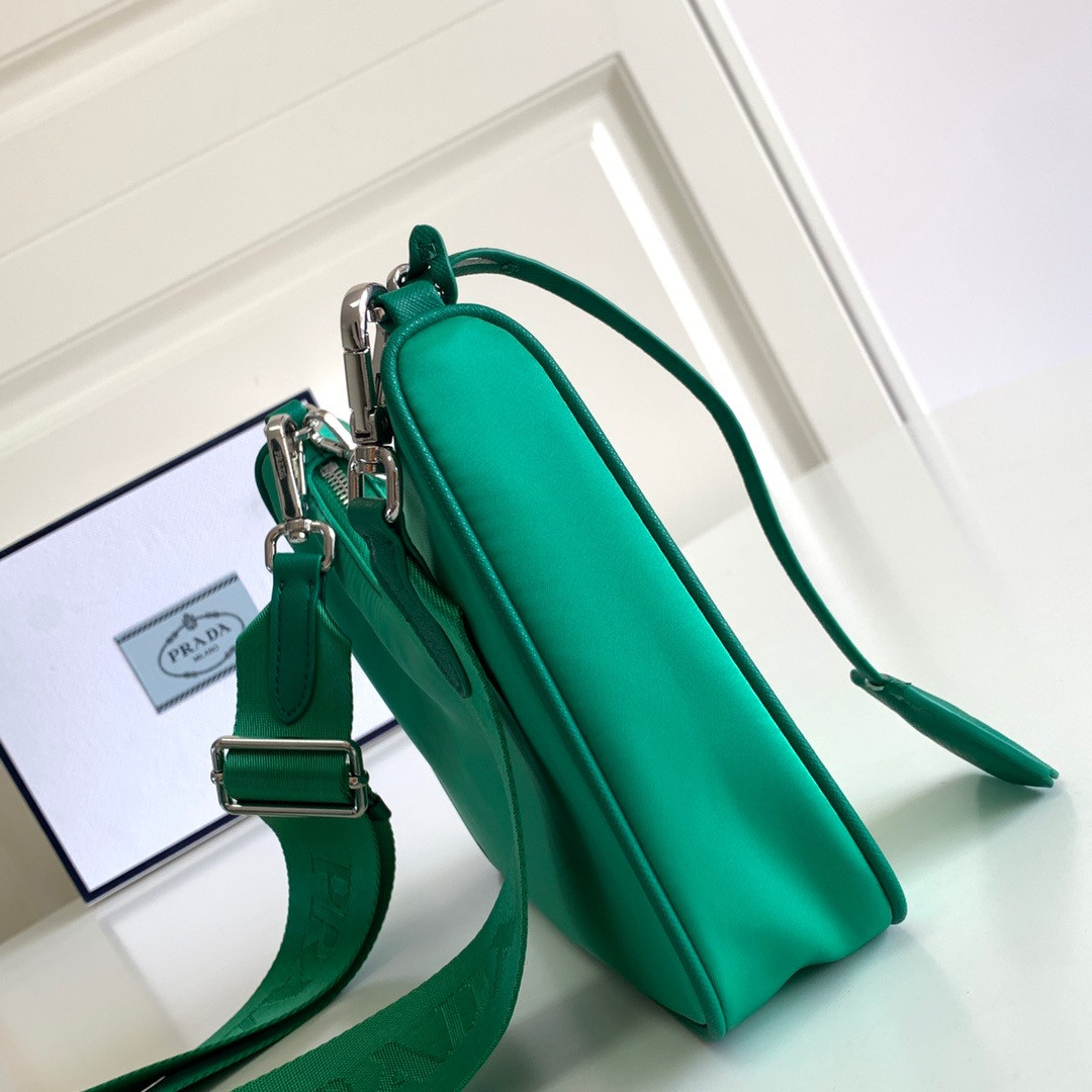 Pra*a re-edition 2005 re-nylon bag green