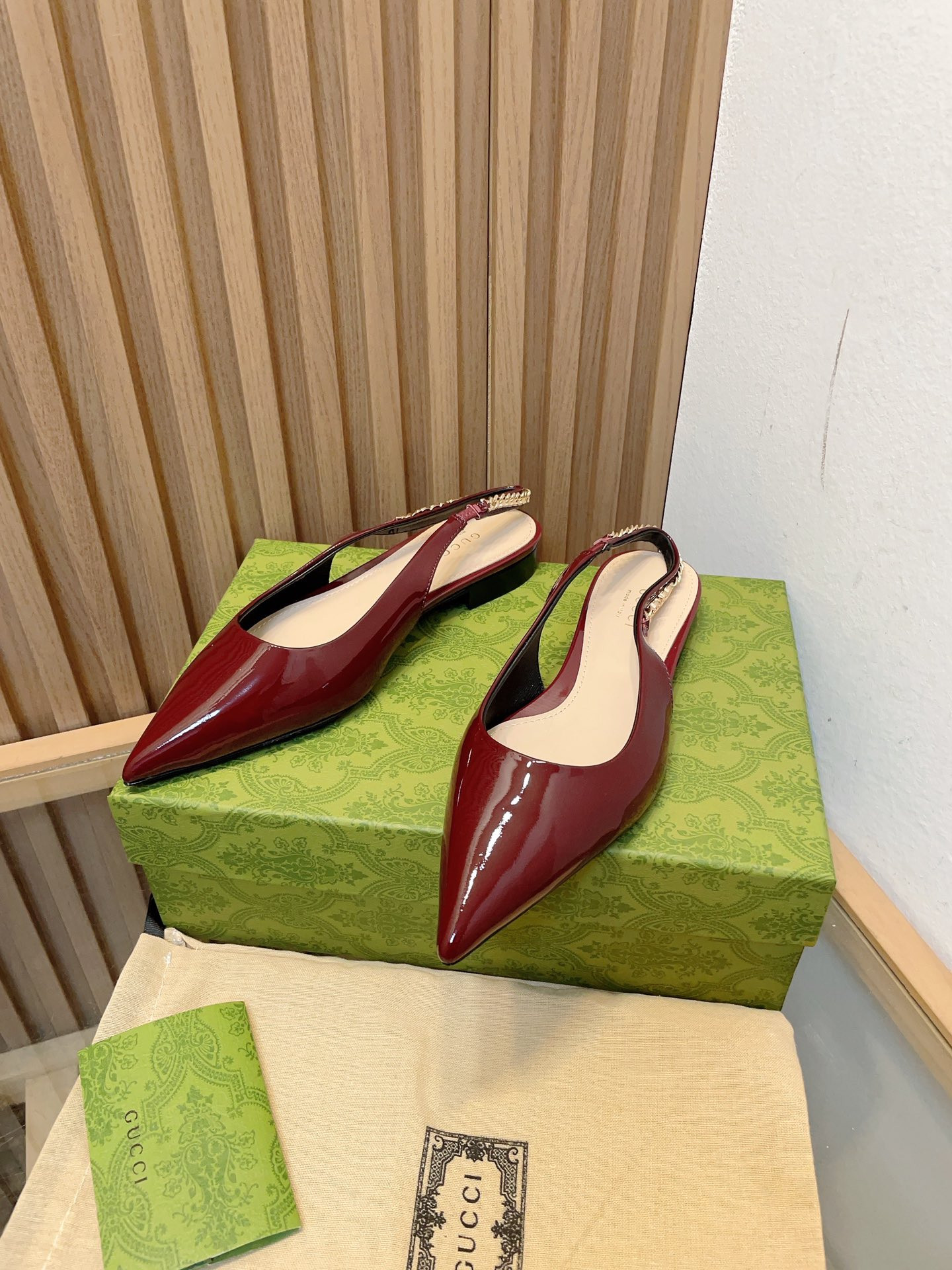 G*u*i signoria slingback pump flat shoes