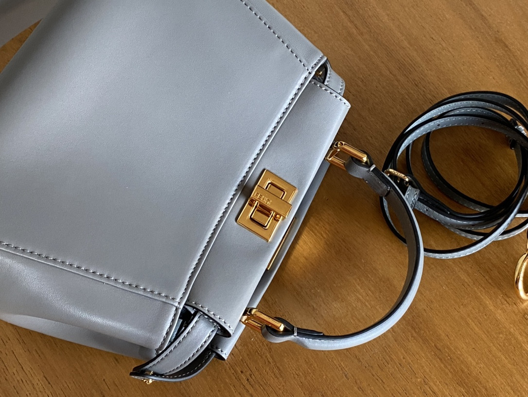 F**di 8315c peekaboo bag 23x9x20cm