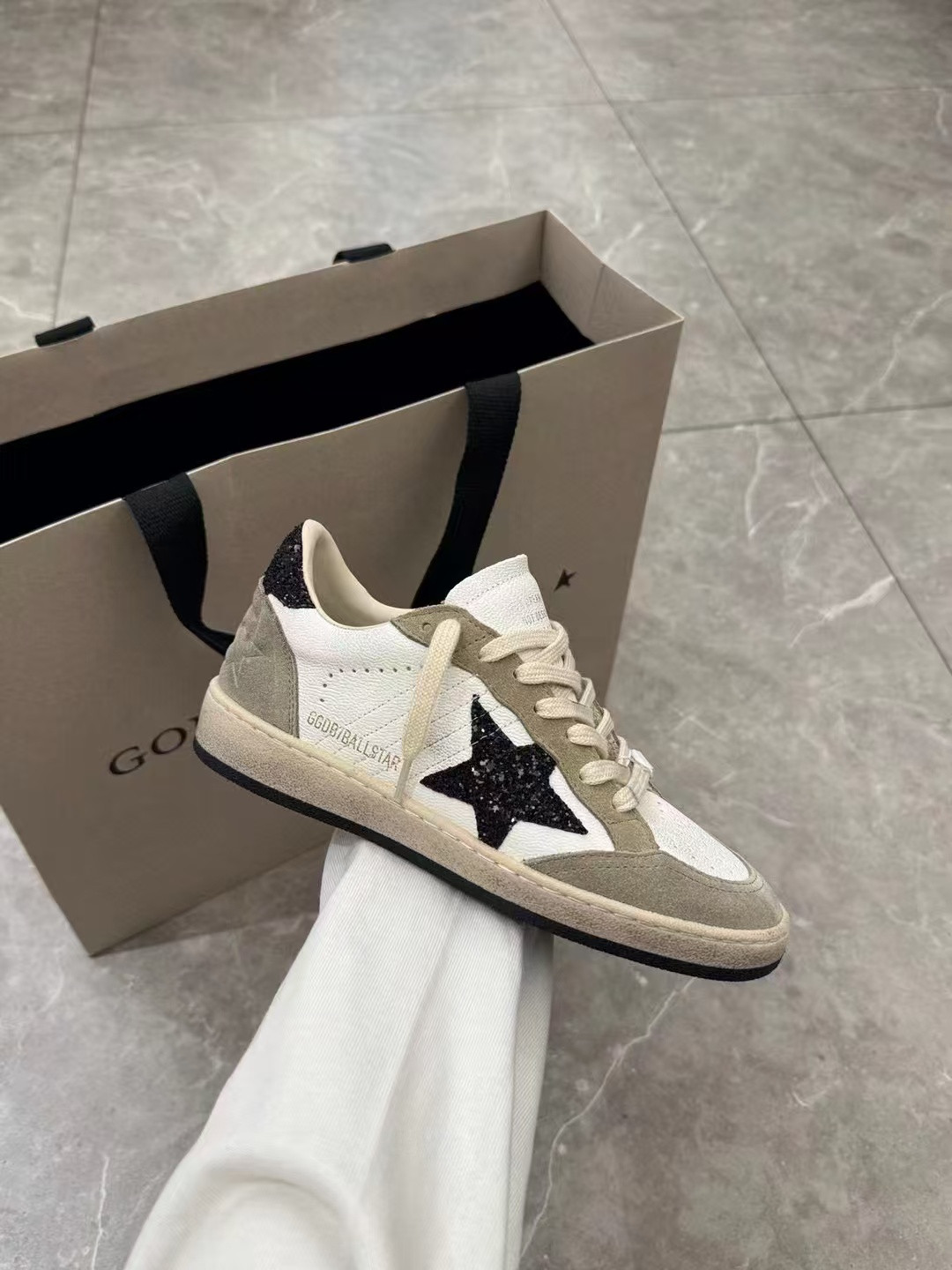 ua g01den G003e s*per-star sneaker
