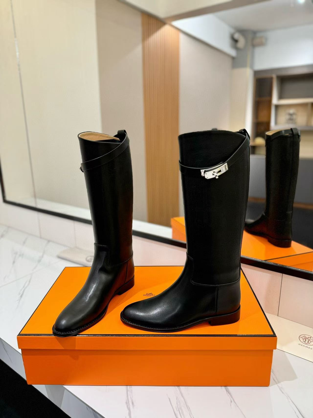 ua H**me5 jumping boots