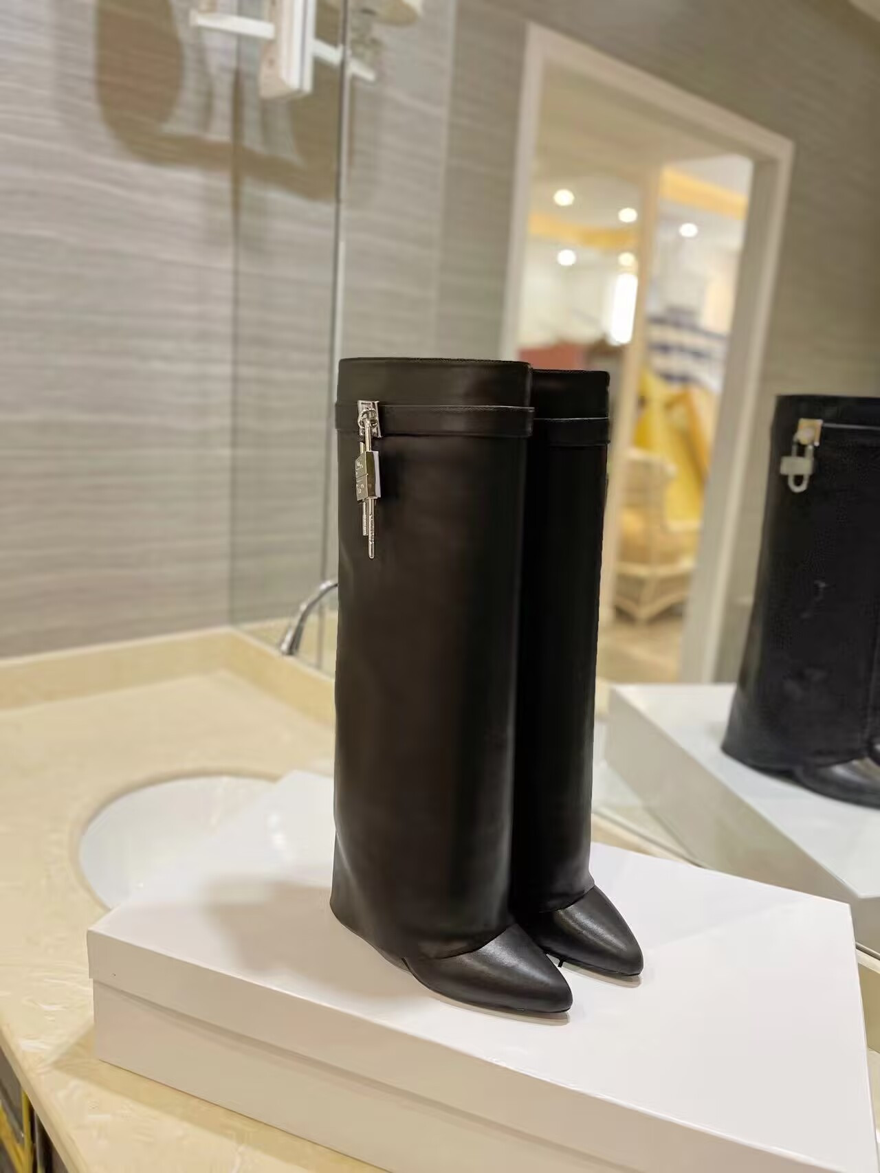 ua G1uenchy shark lock boots in leather