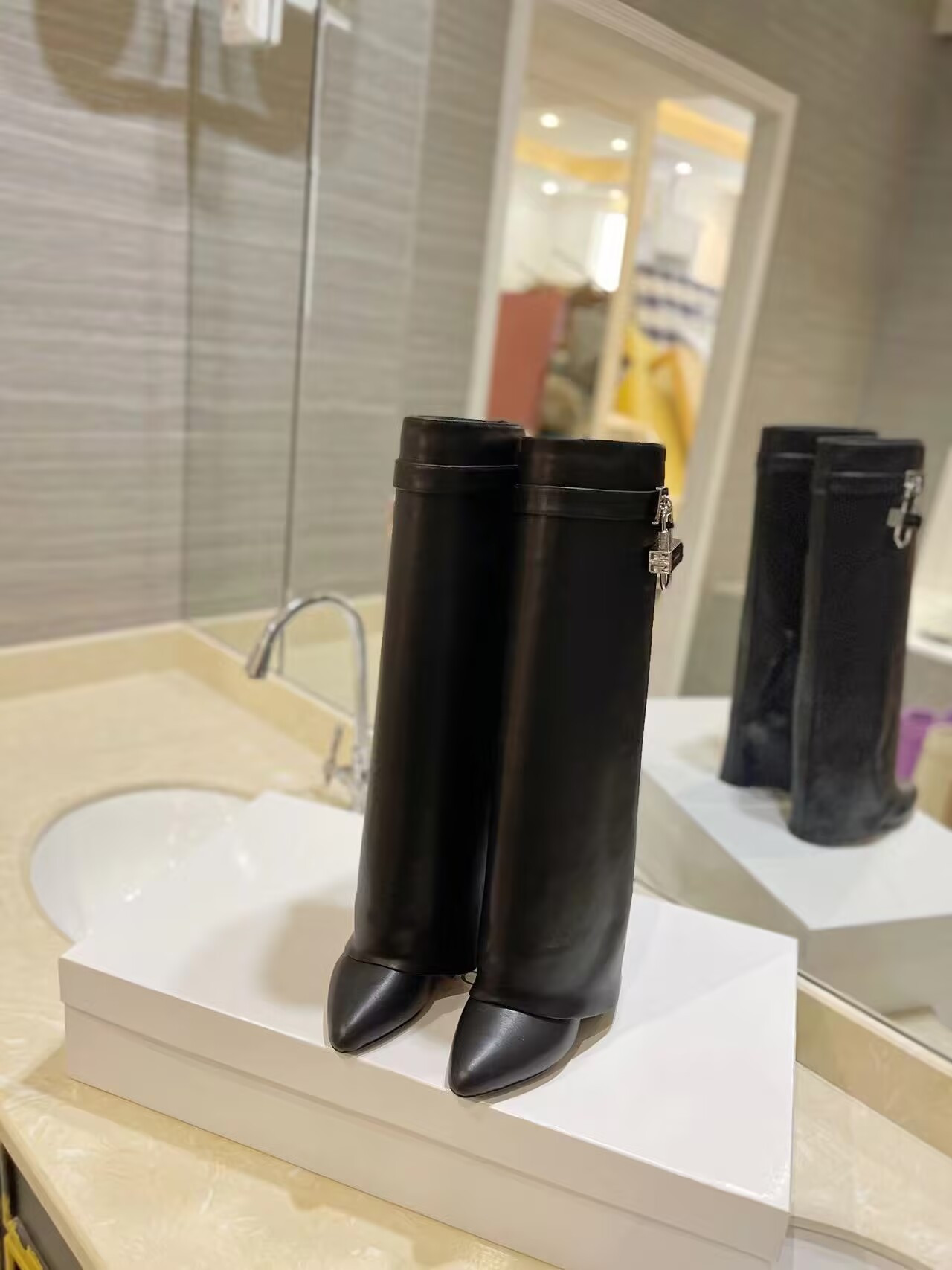ua G1uenchy shark lock boots in leather