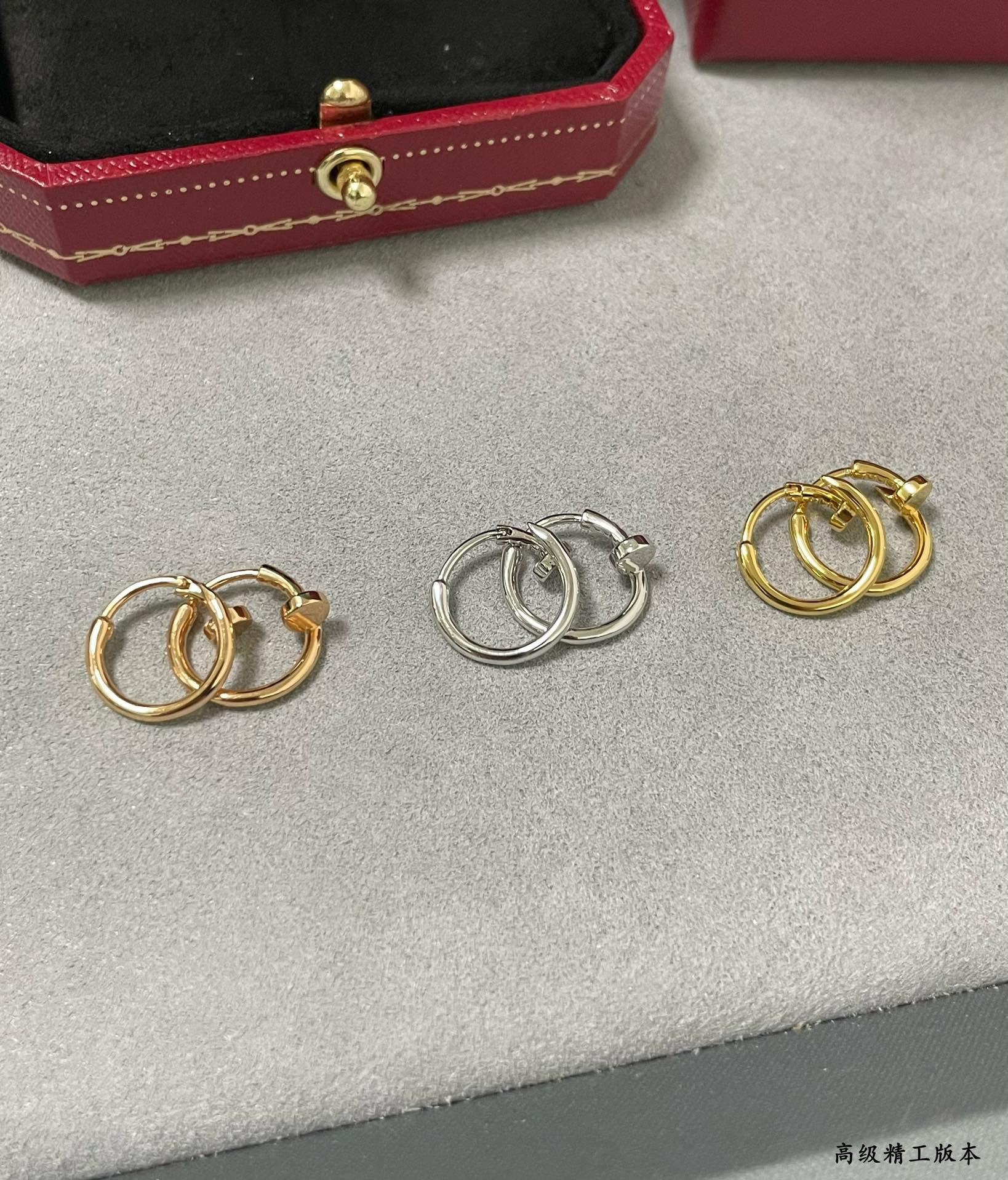 Ca*t*er mini smooth nail hoop earrings