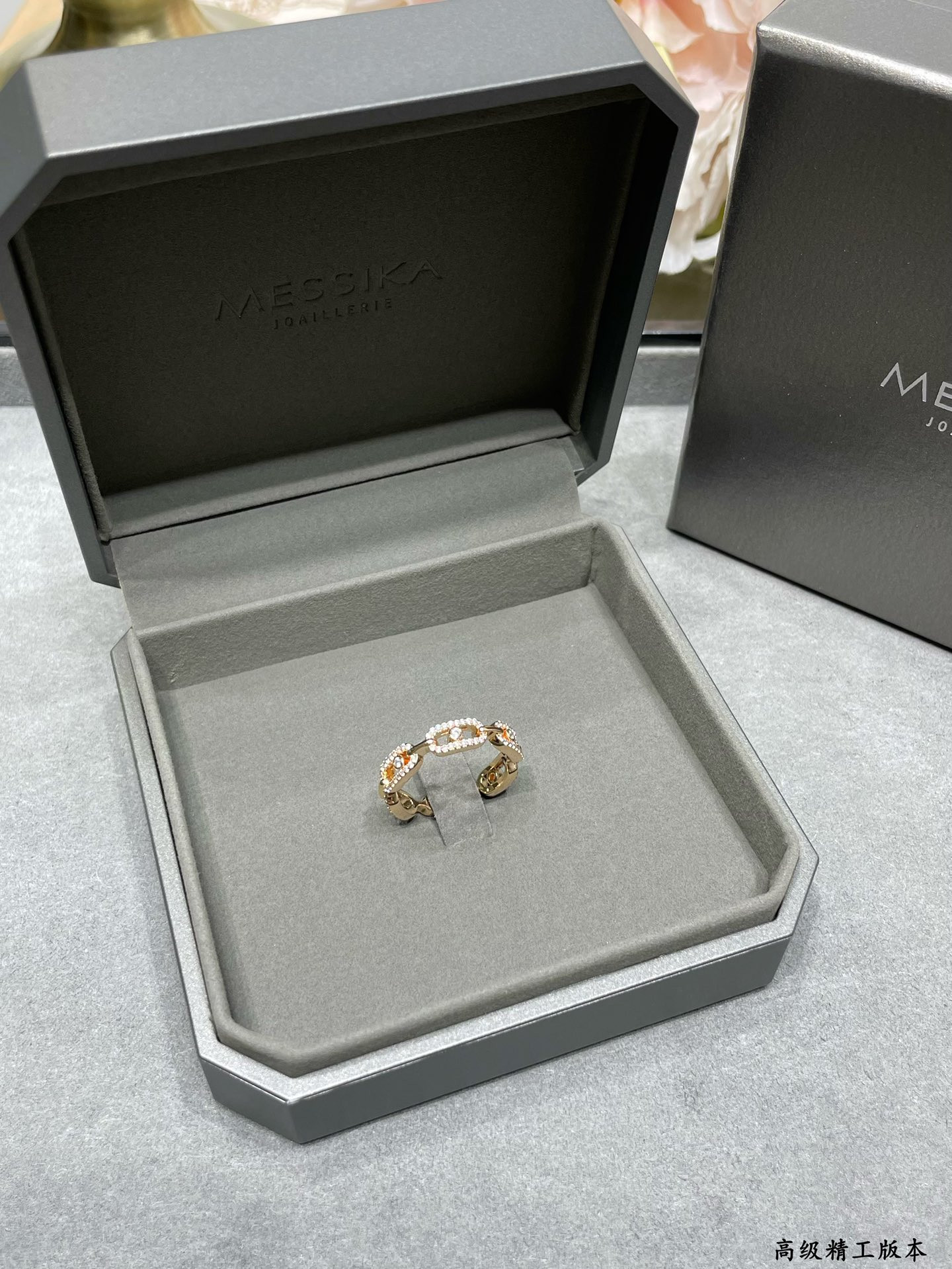 Mes1kaa row di*m*nd moving ring