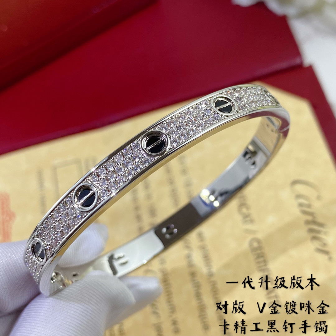 Ca*t*er black nail star bracelet