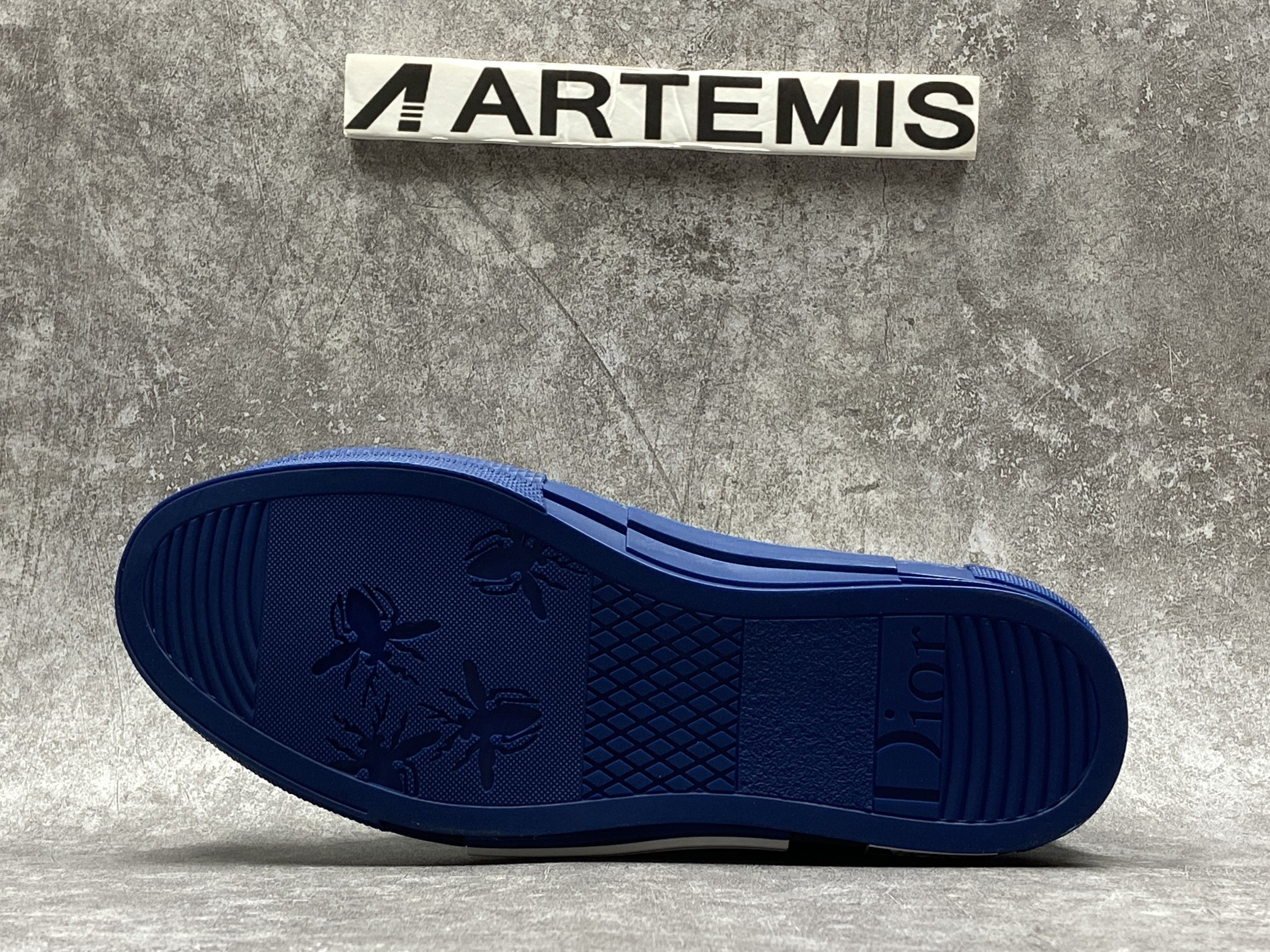 D*or b23 low top blue oblique