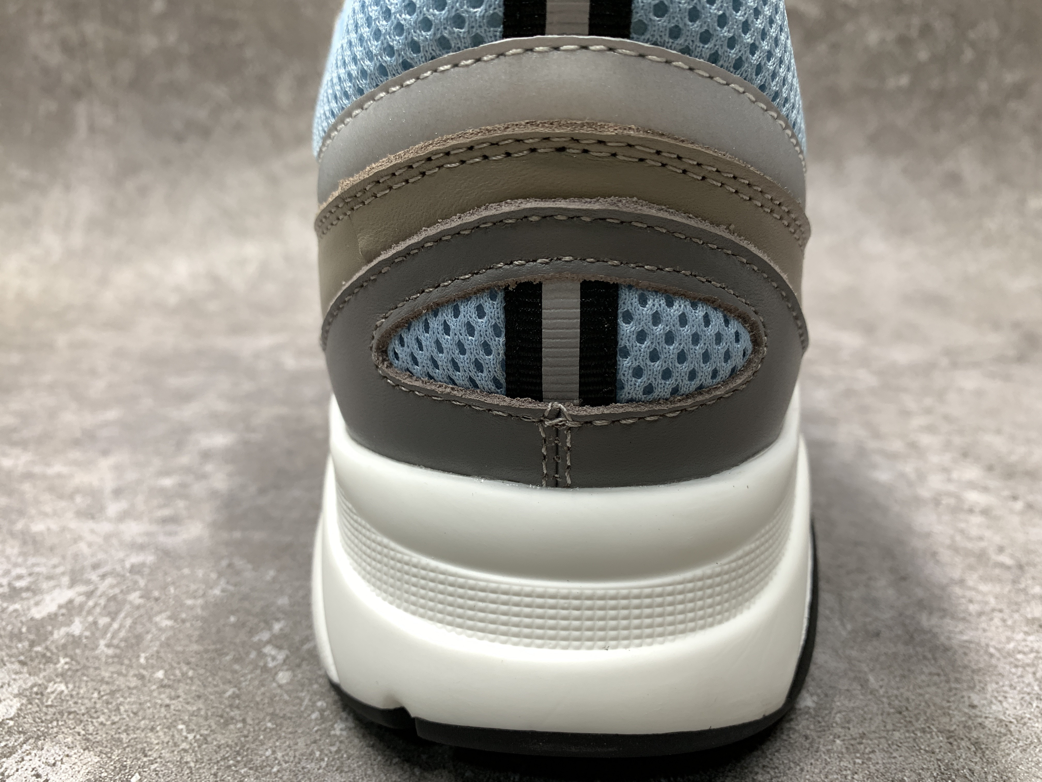 D*or b22 white blue