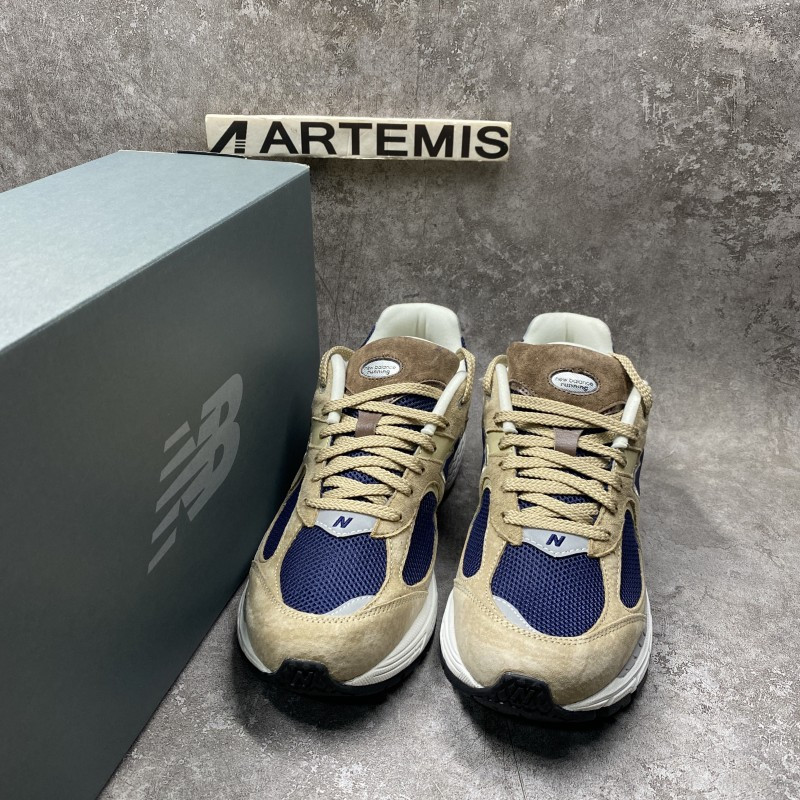 new Ba1an*e 2002r beige navy blue