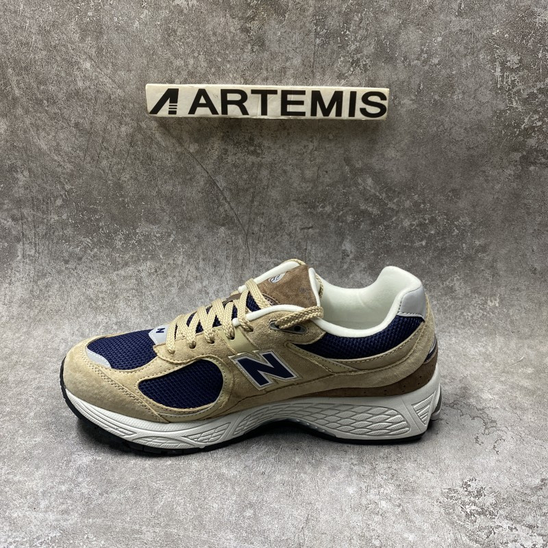 new Ba1an*e 2002r beige navy blue
