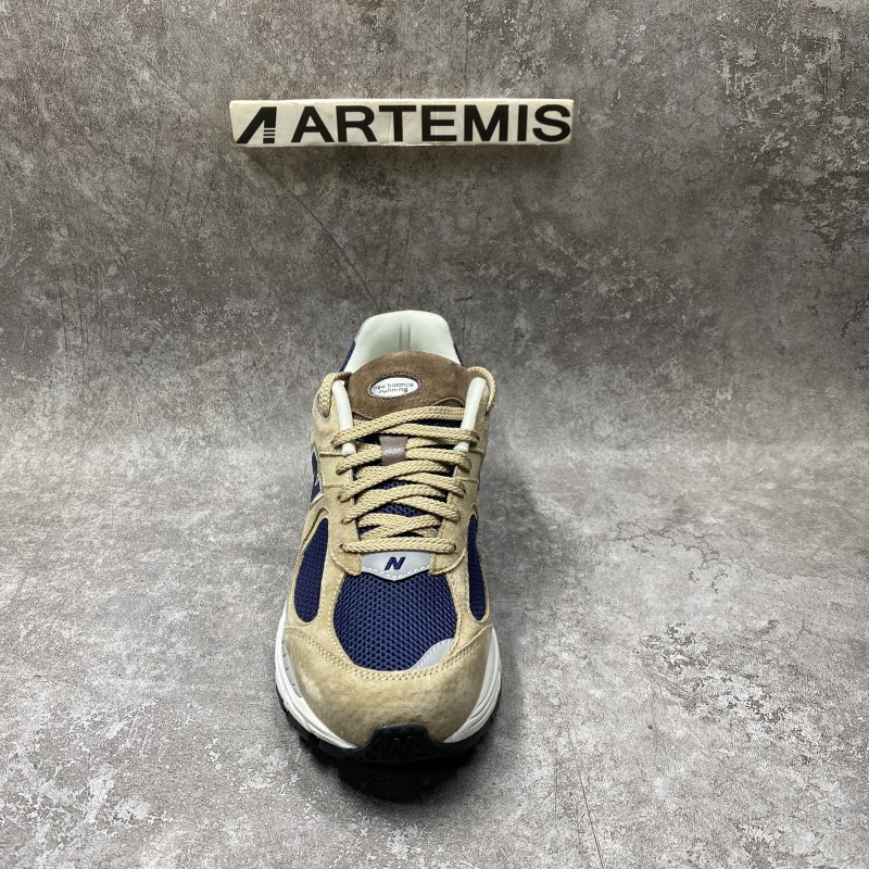 new Ba1an*e 2002r beige navy blue