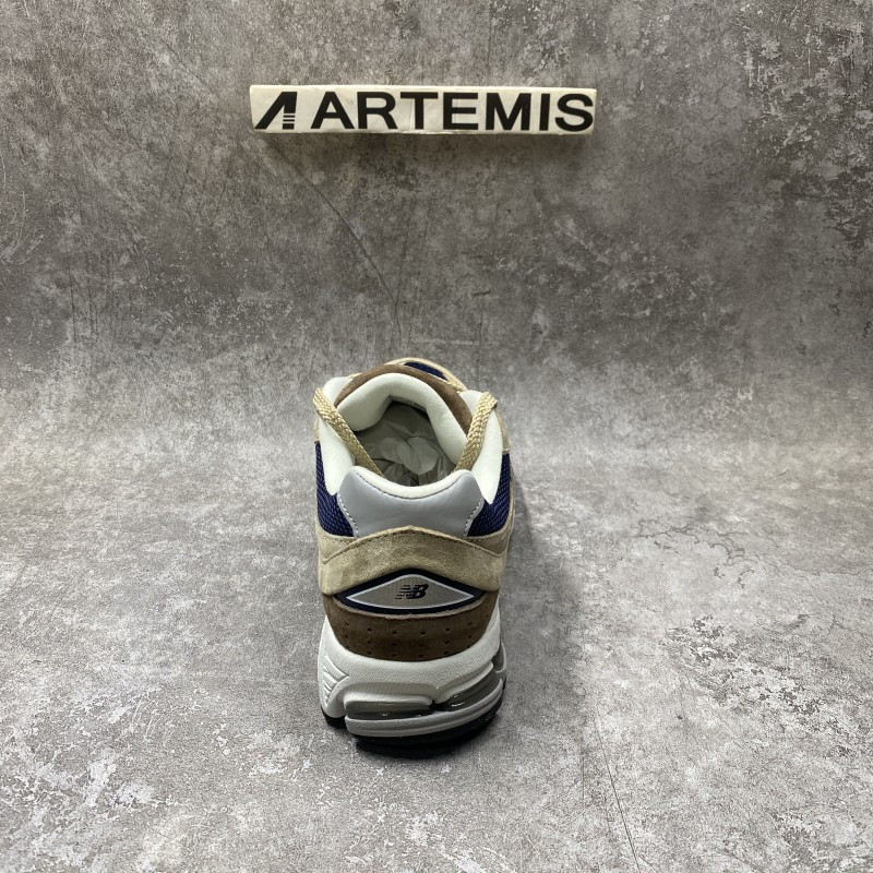 new Ba1an*e 2002r beige navy blue