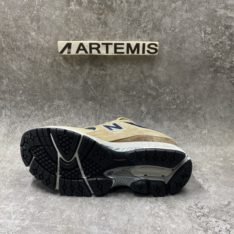 new Ba1an*e 2002r beige navy blue