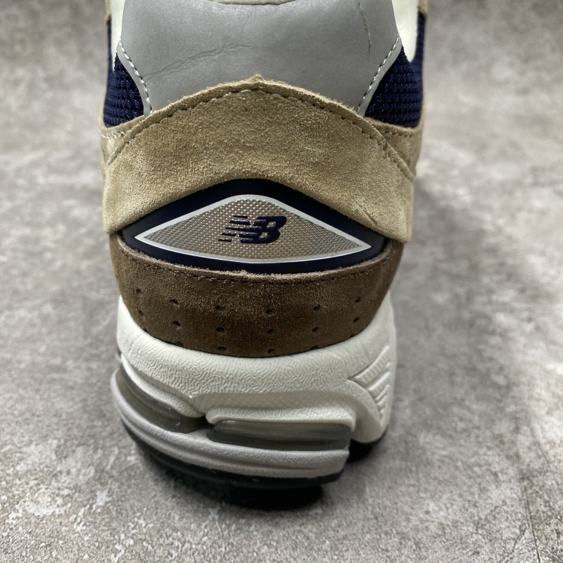 new Ba1an*e 2002r beige navy blue